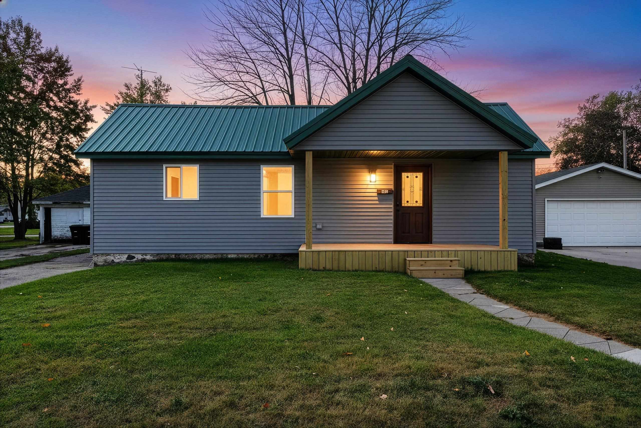517 S HAMLIN Street property preview photograph