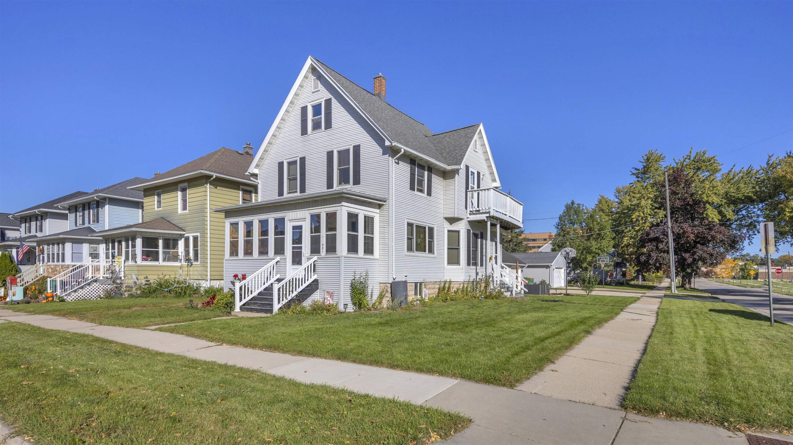 421 E 2ND Street property preview photograph