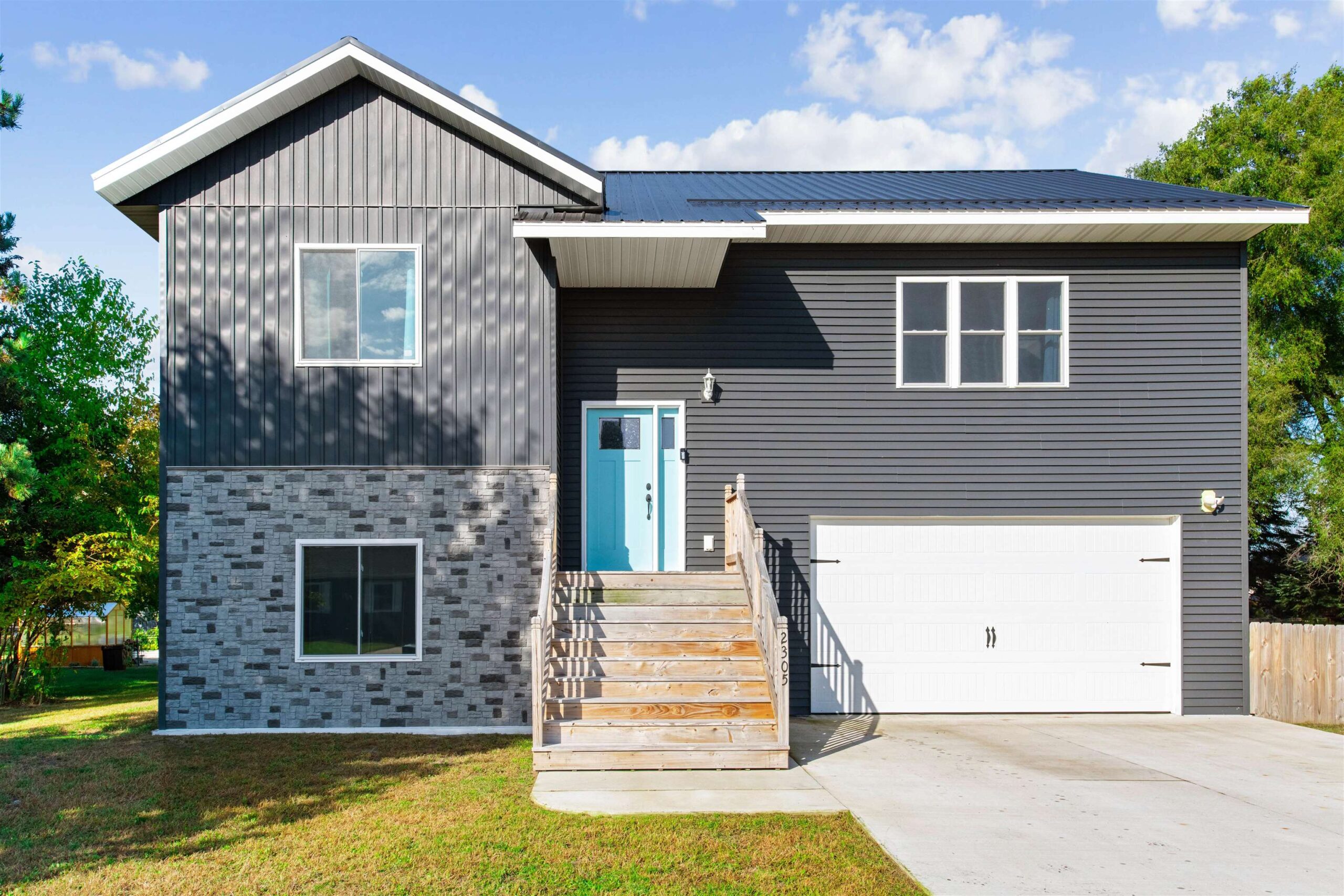 2305 20TH Street property preview photograph