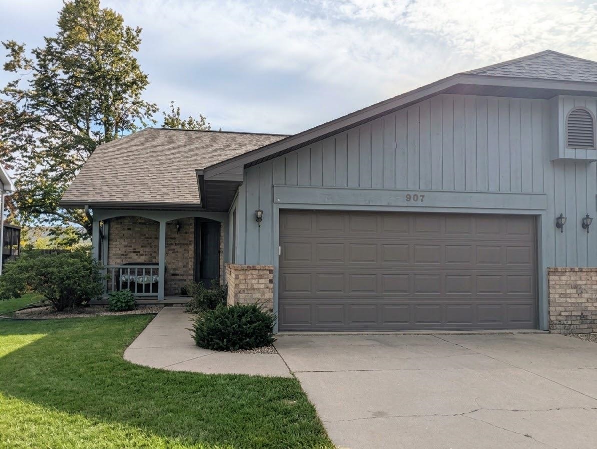 907 W RIDGEVIEW Drive property preview photograph