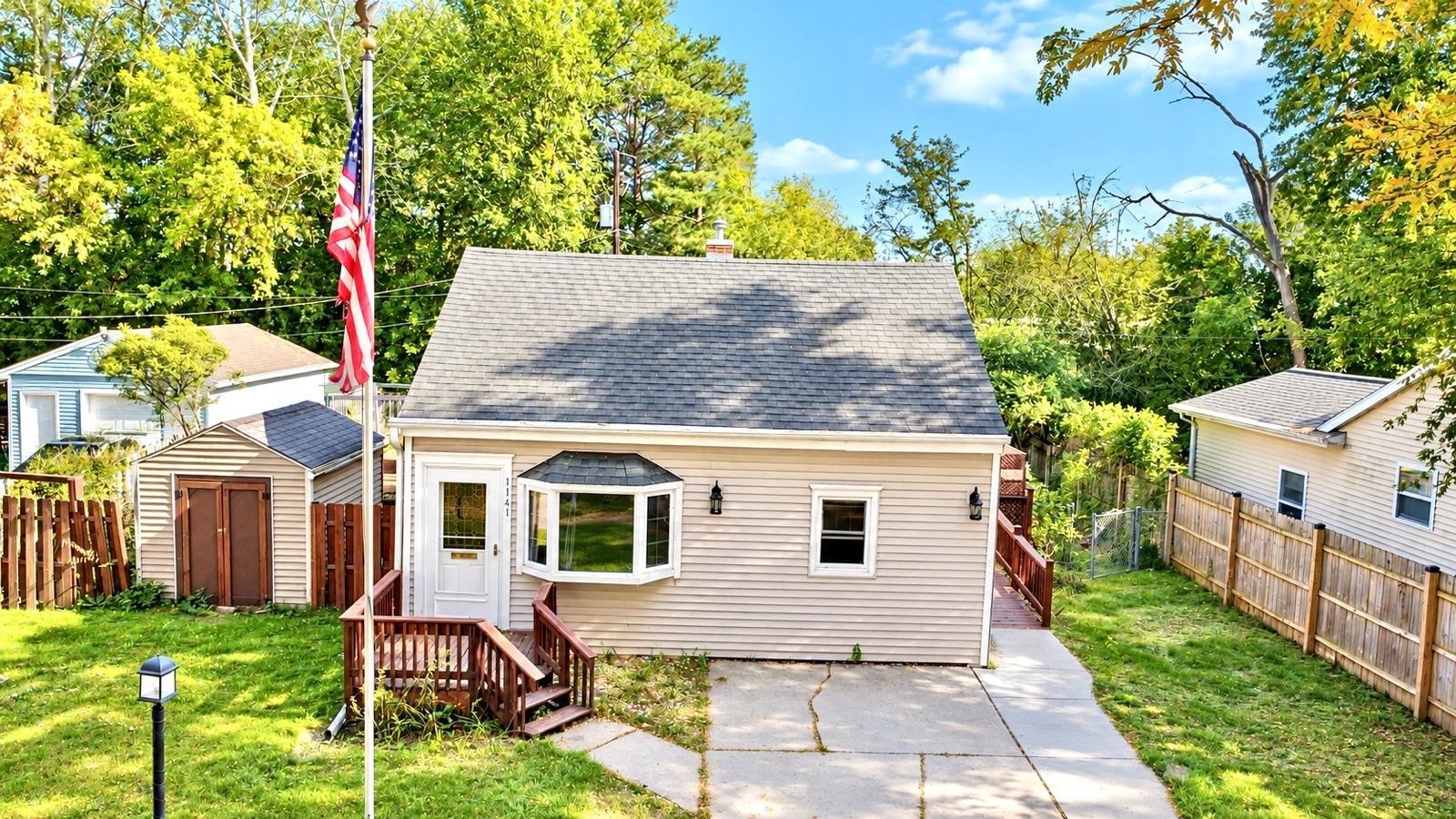 1141 S OAKLAND Avenue property preview photograph