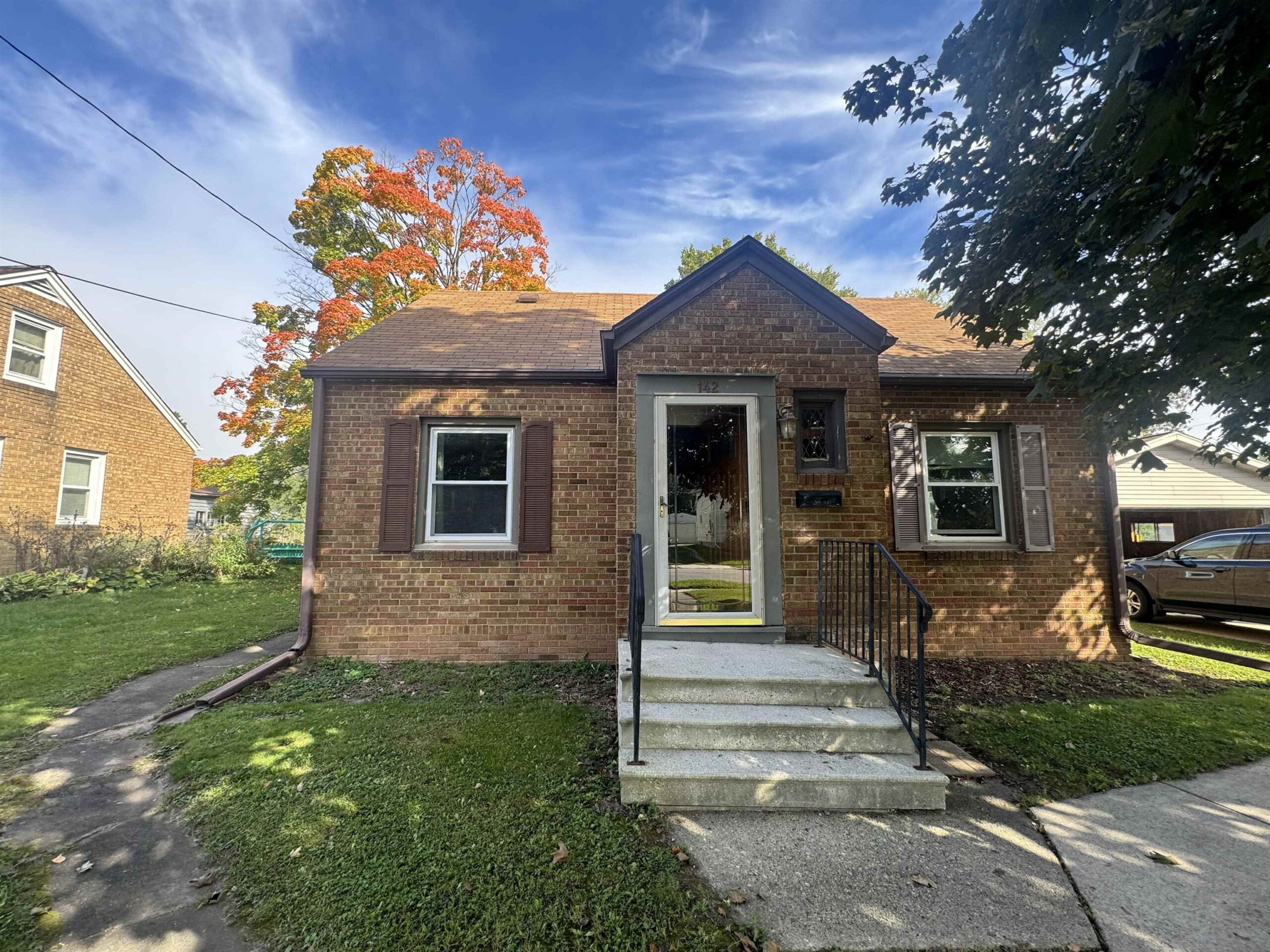 142 PINE Street property preview photograph