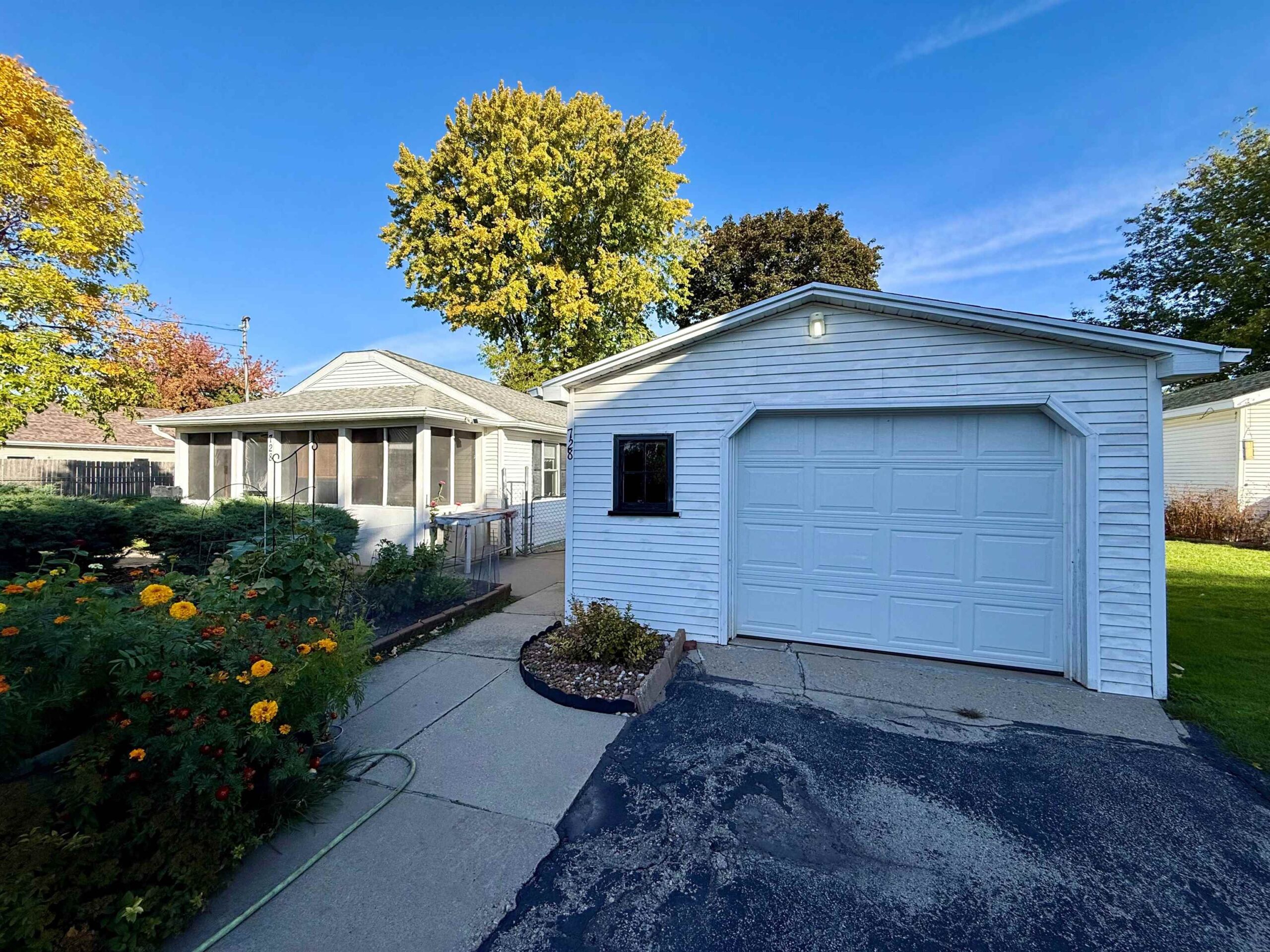 728 W 5TH Avenue property preview photograph