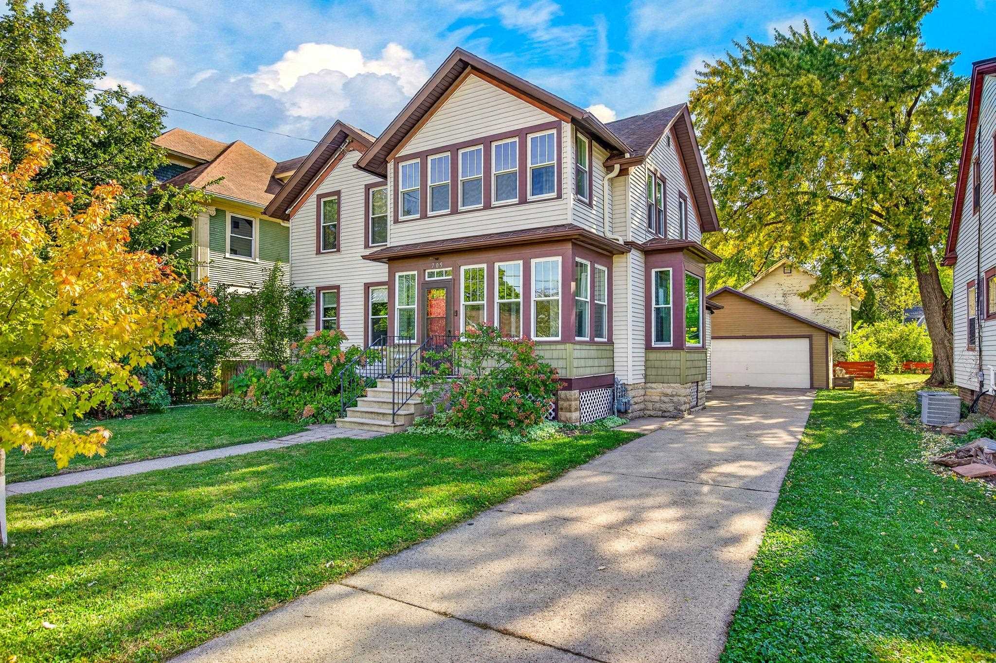 709 W NEW YORK Avenue property preview photograph