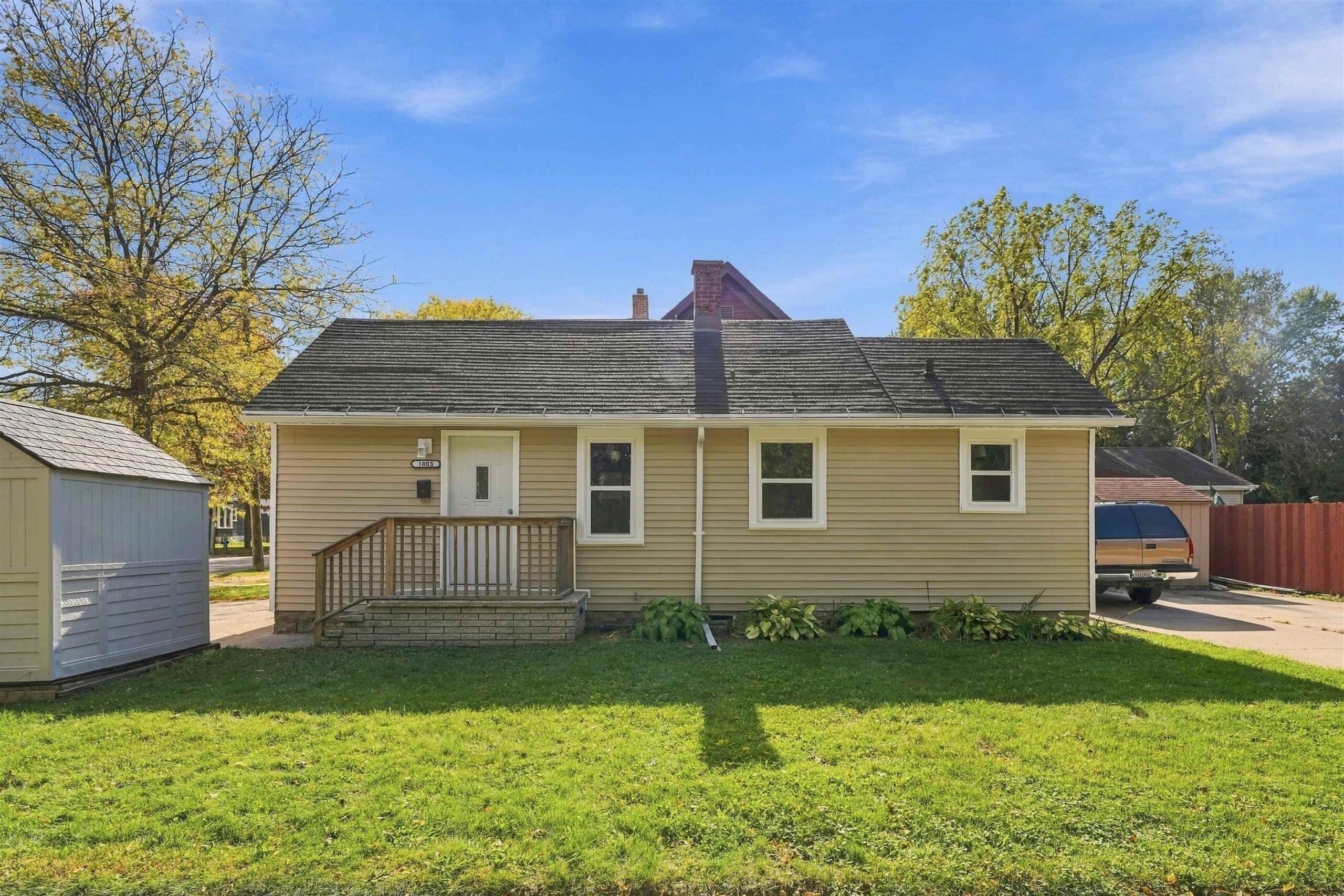 1005 W 4TH Street property preview photograph