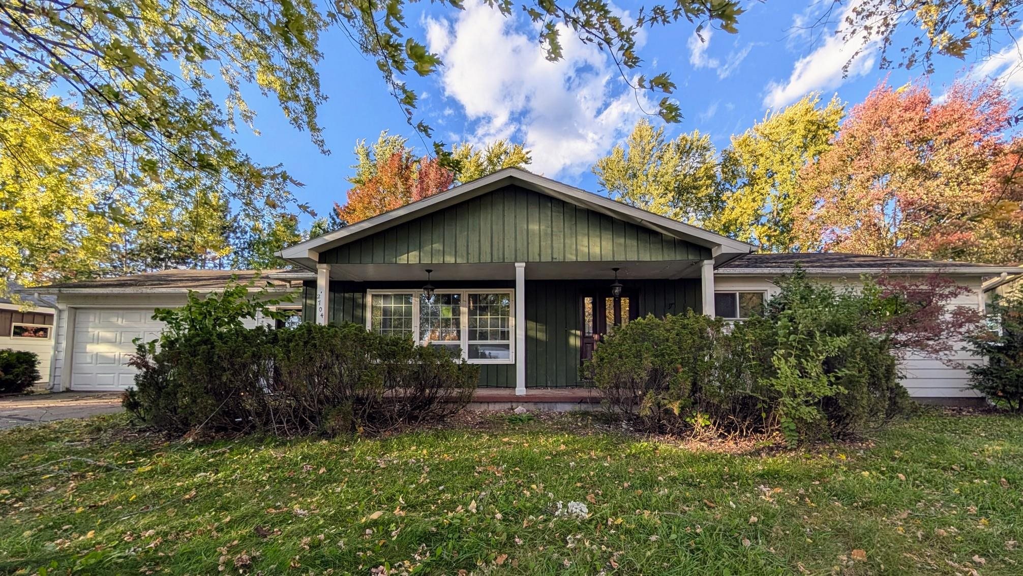 2704 E NEUPERT Avenue property preview photograph