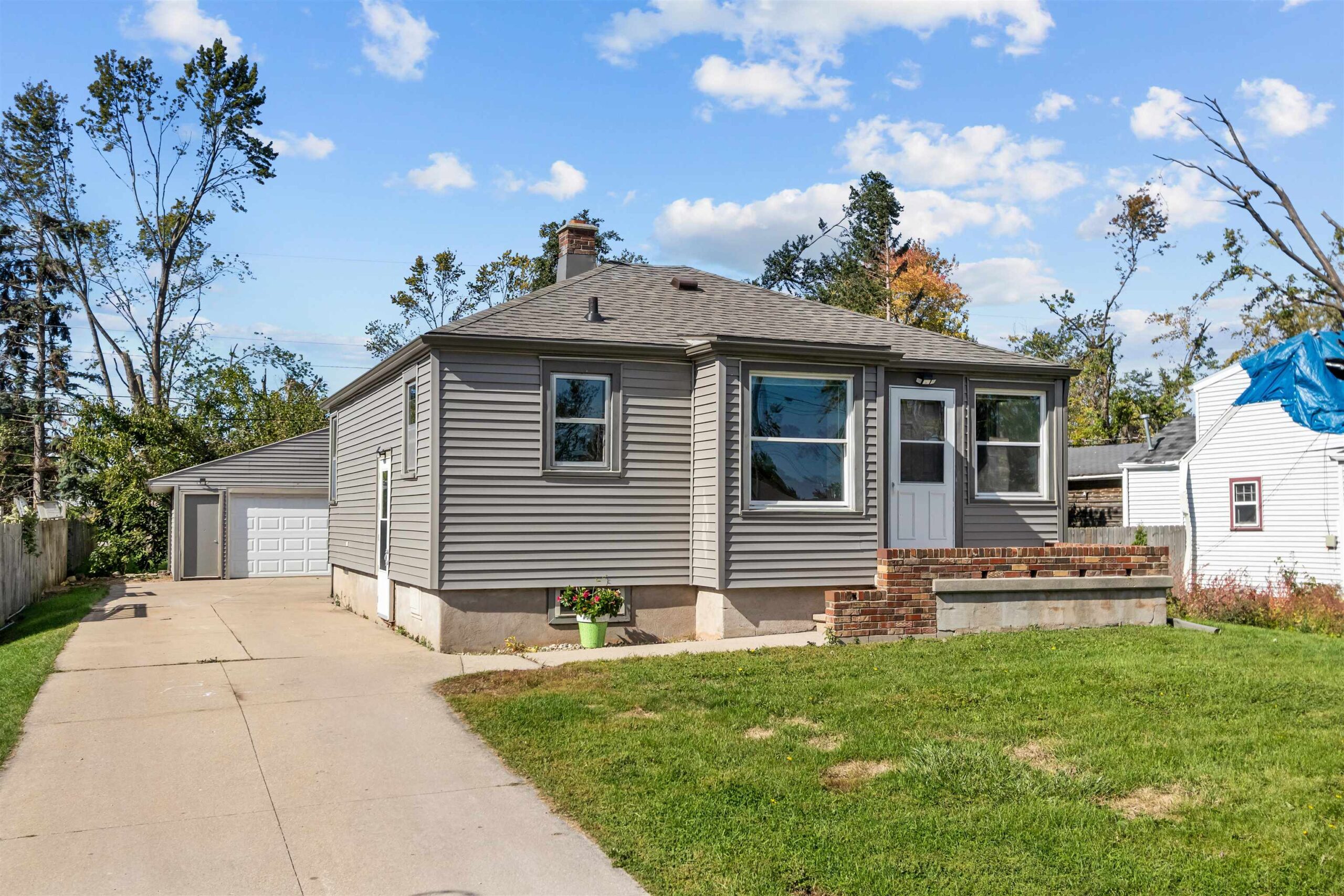 994 CLAUDE Street property preview photograph