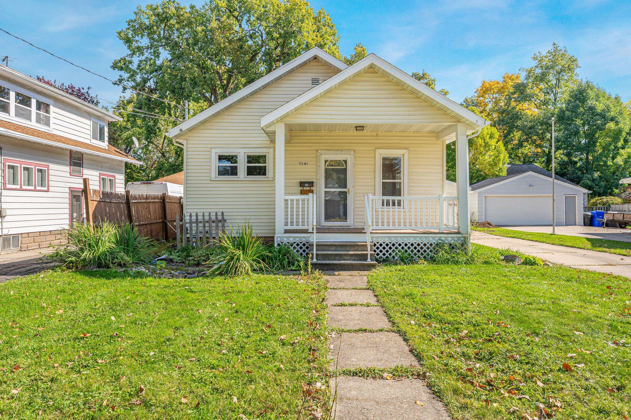 1561 W PROSPECT Avenue property preview photograph