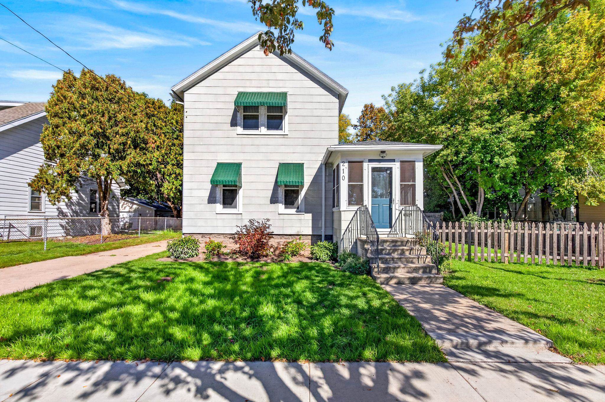 210 W 16TH Avenue property preview photograph