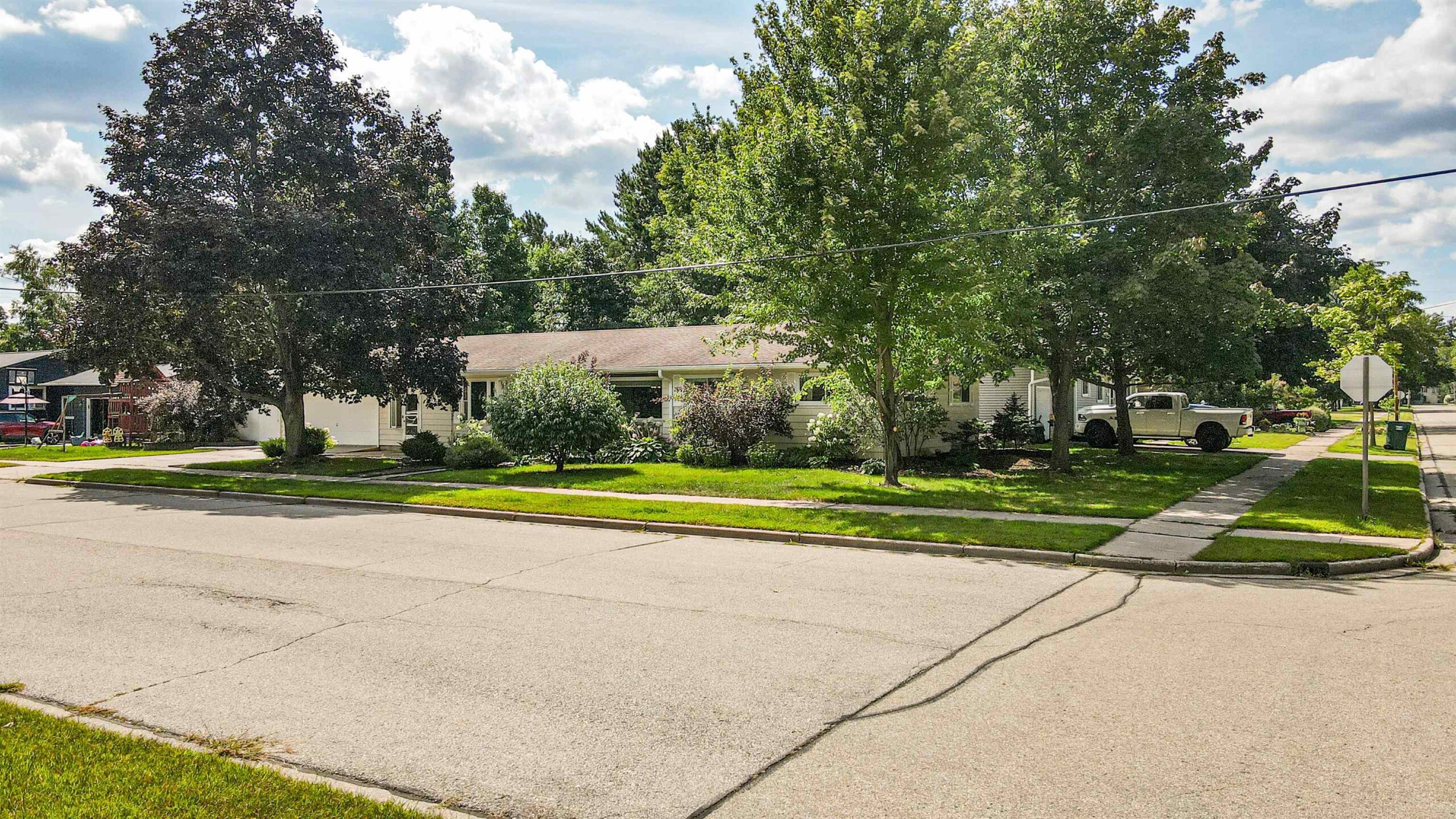 1006 9TH Street property preview photograph