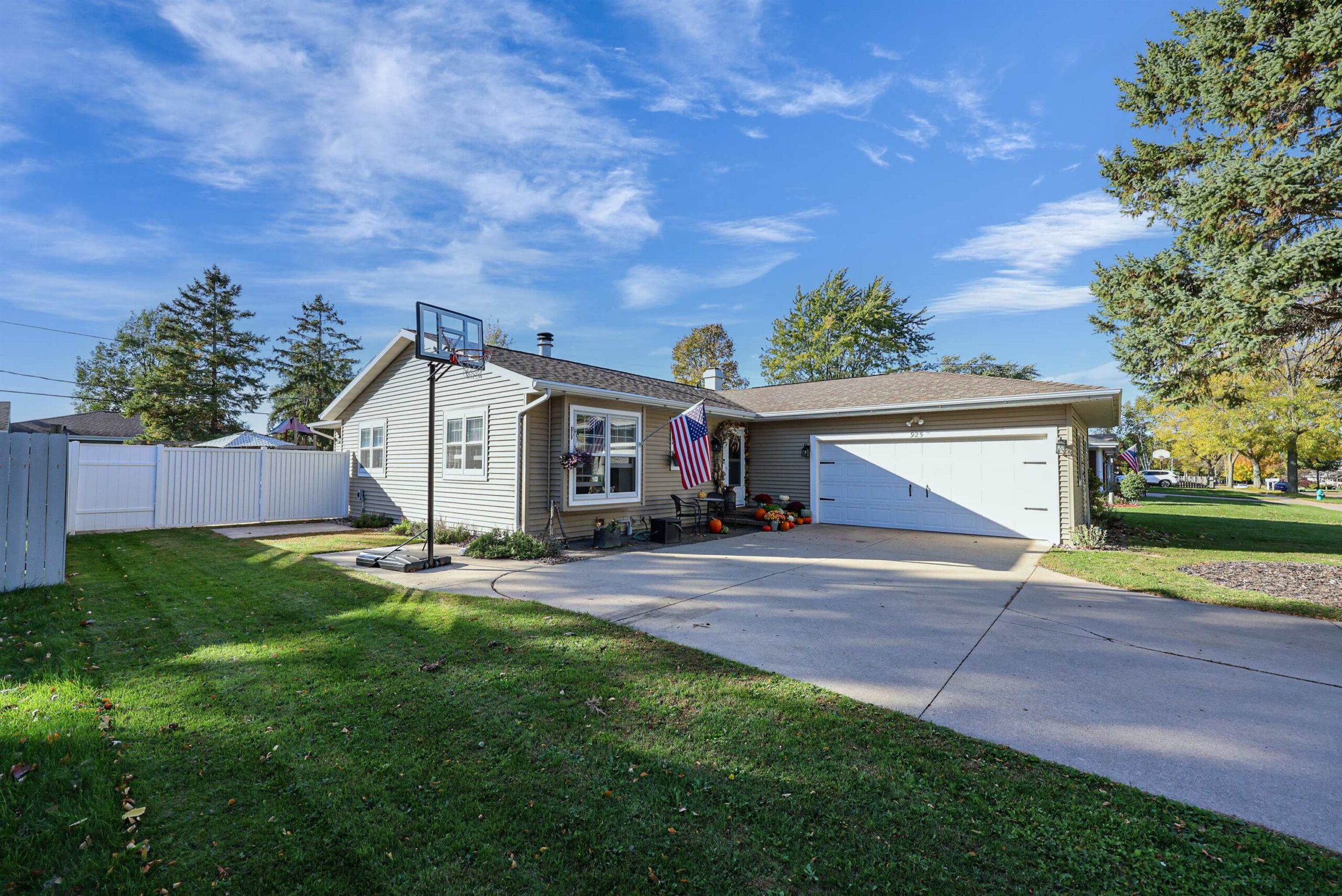925 S COVENANT Lane property preview photograph