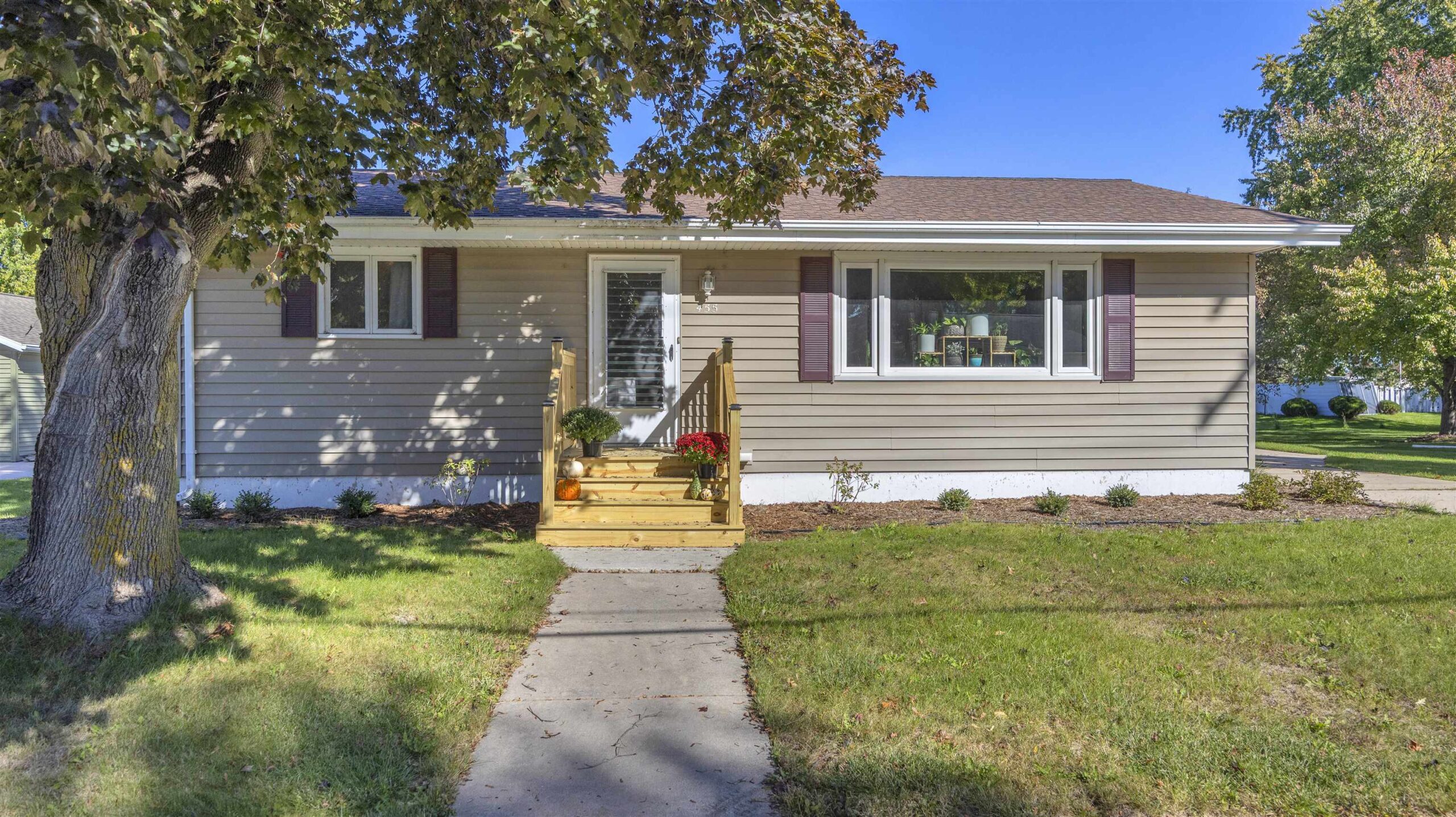 455 E SCOTT Street property preview photograph