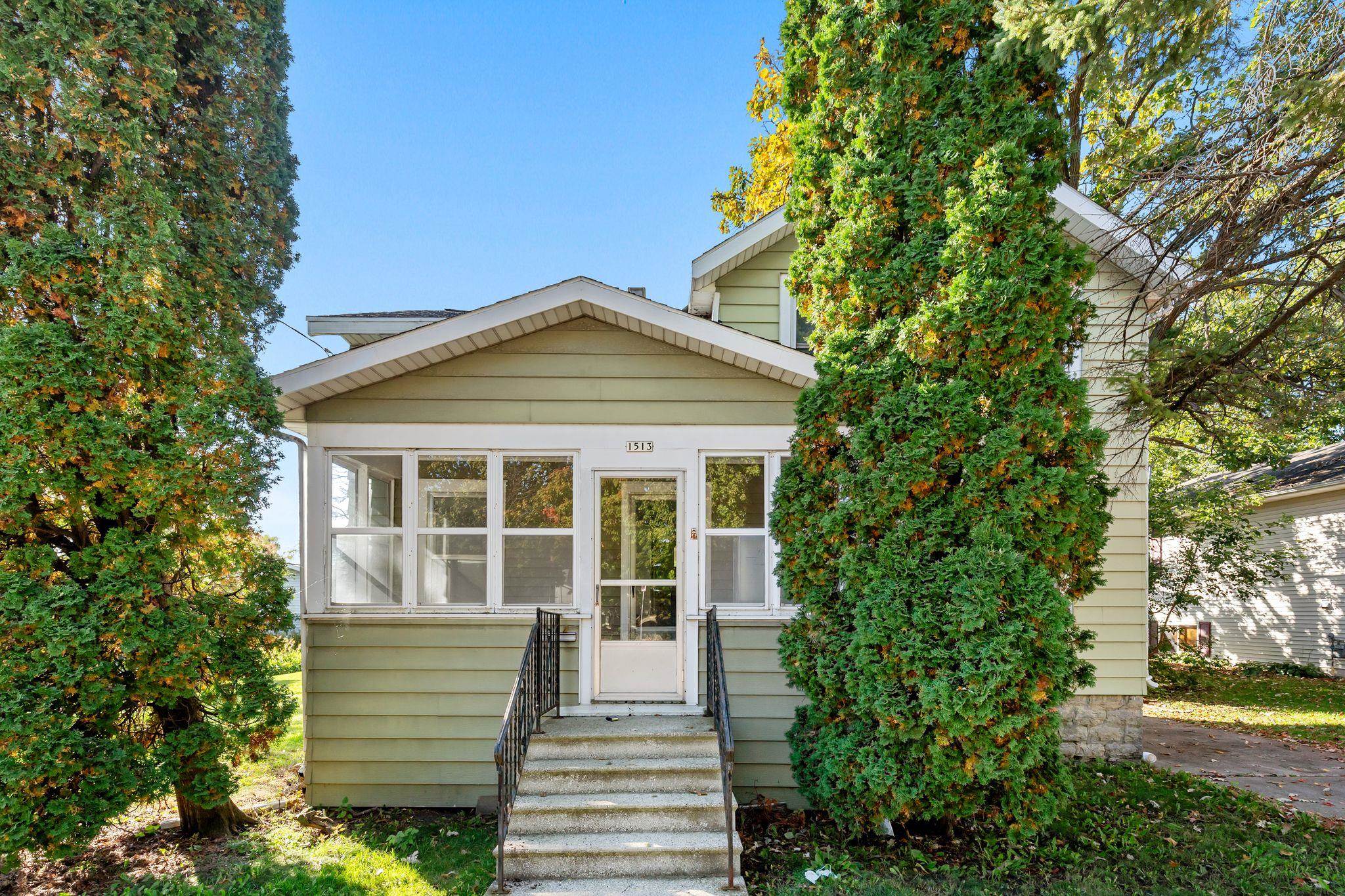 1513 OSHKOSH Avenue property preview photograph
