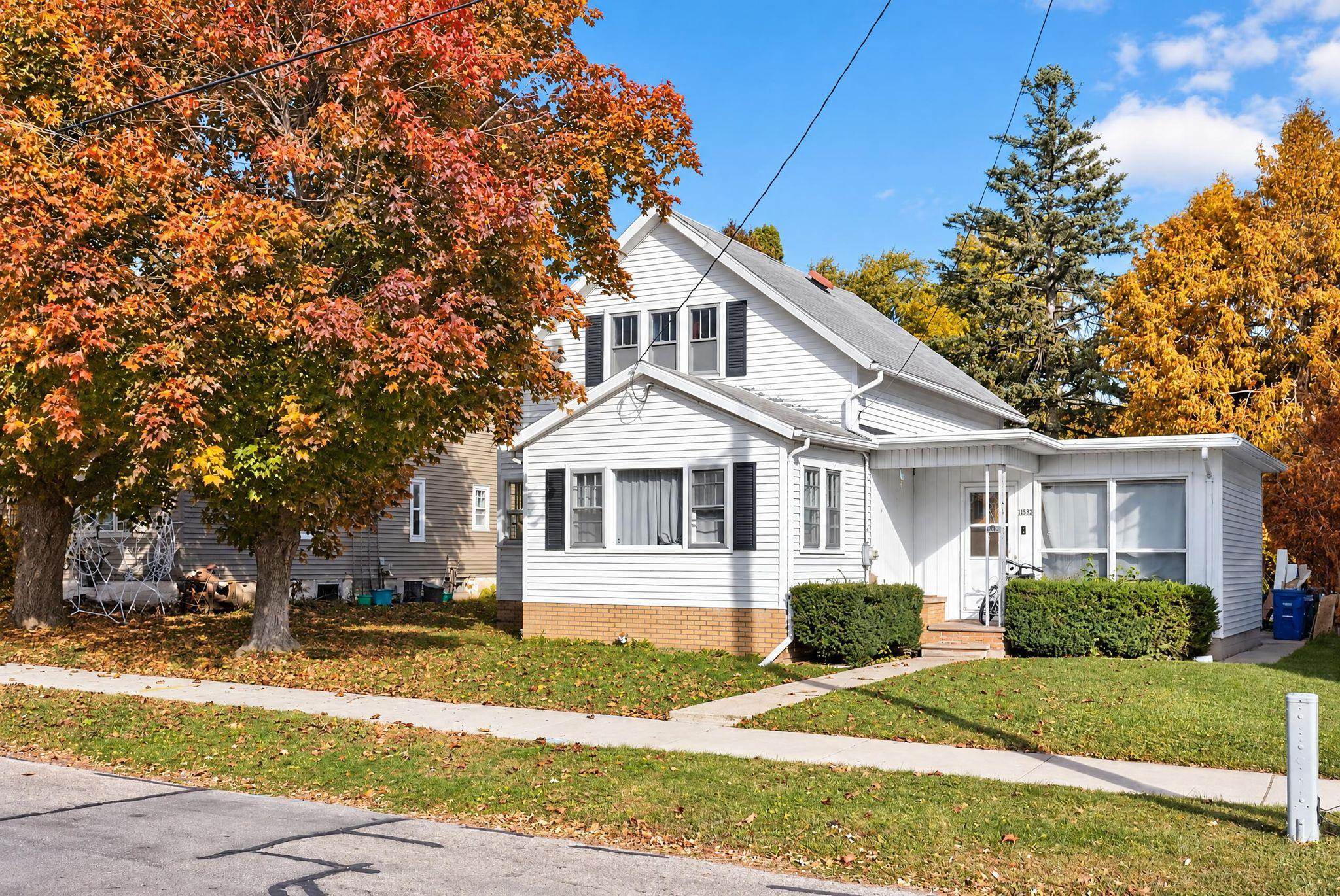 1532 MAPLE Avenue property preview photograph