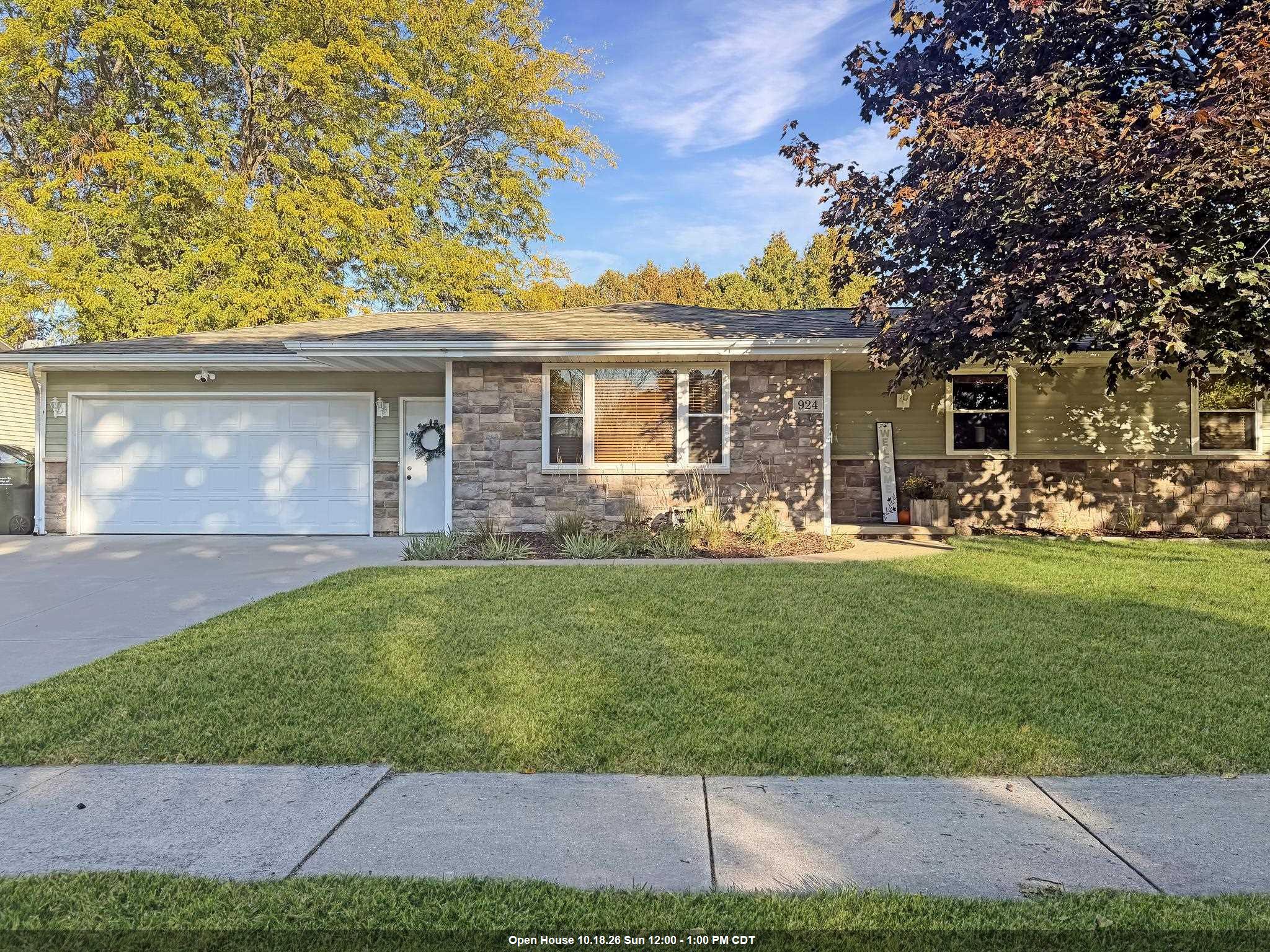 924 LAUREL Lane property preview photograph