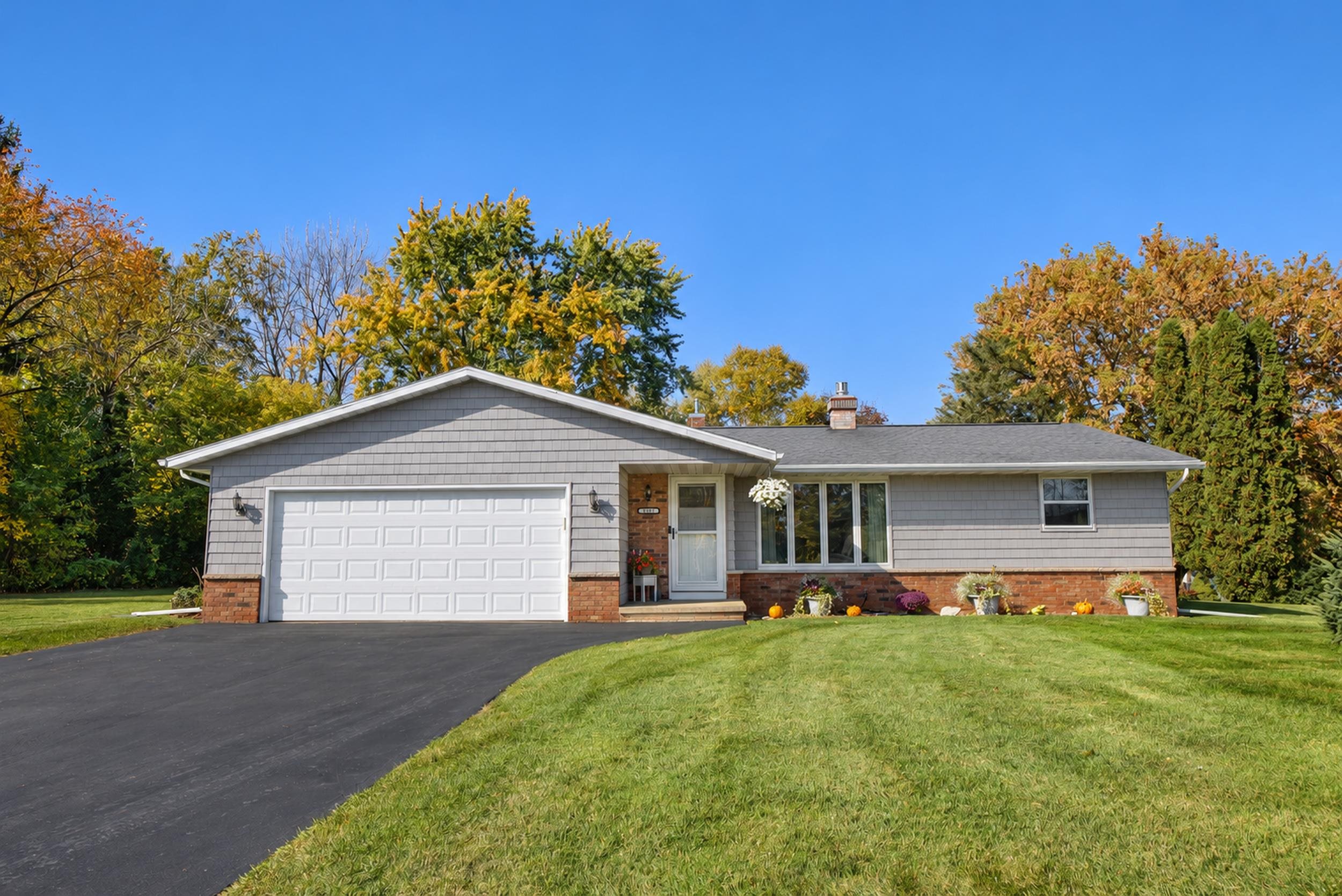 3181 CLAYMORE Lane property preview photograph