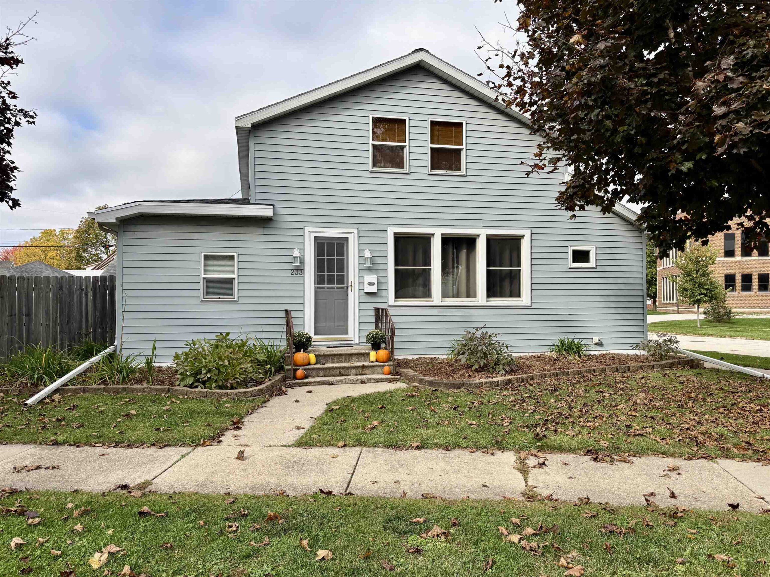 233 N HURON Street property preview photograph