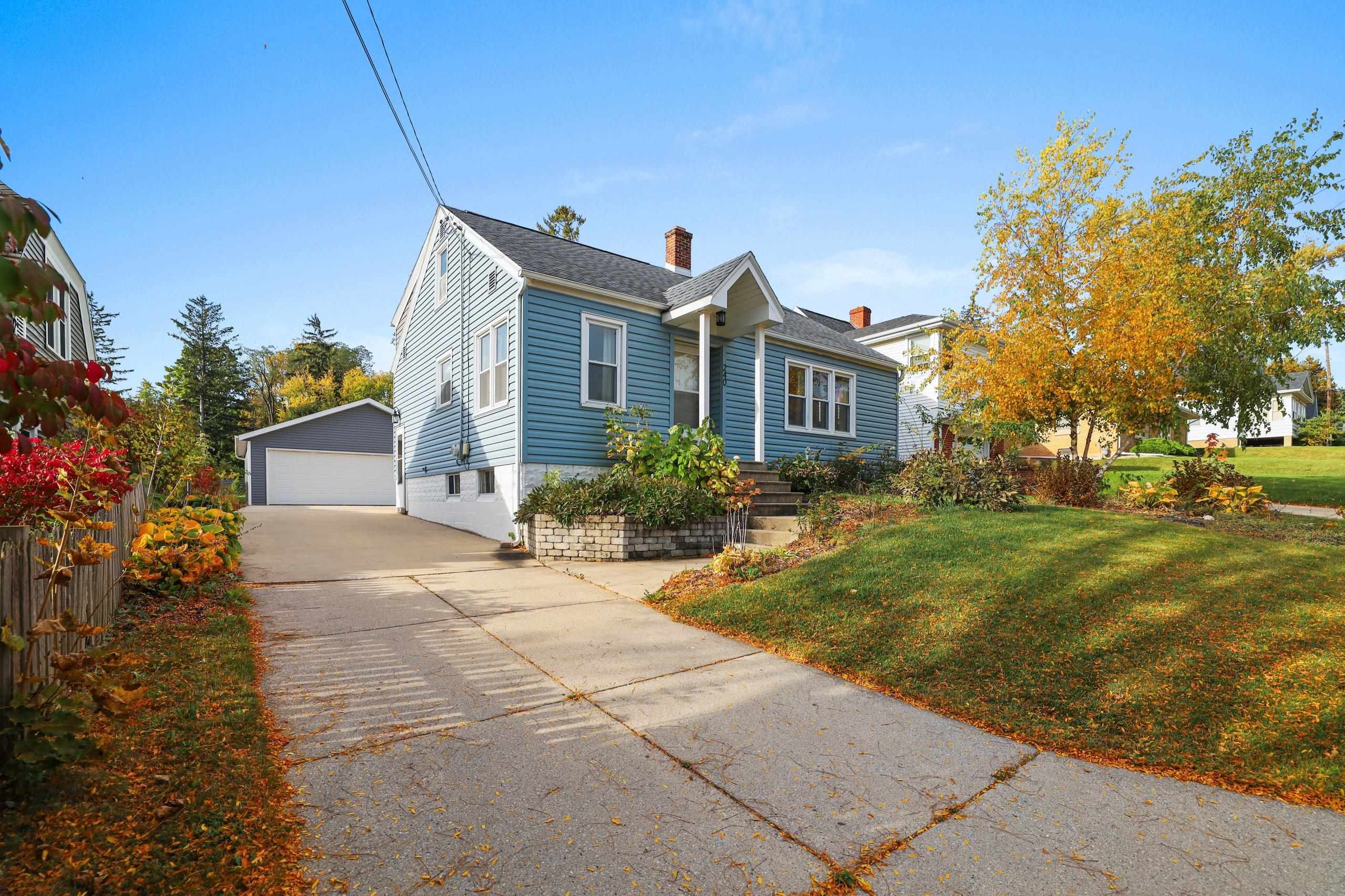 240 E ALLOUEZ Avenue property preview photograph
