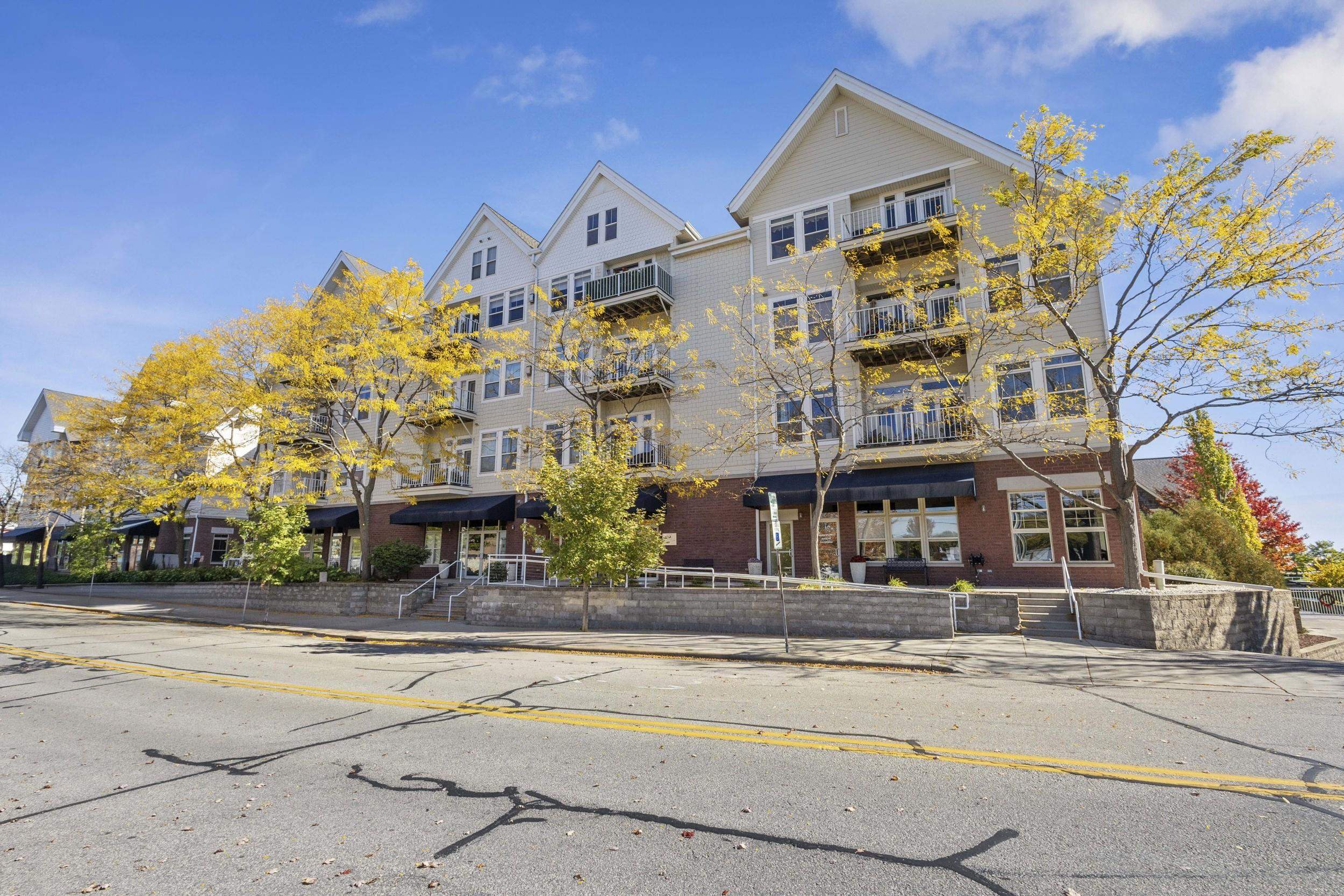110 S WISCONSIN Street property preview photograph