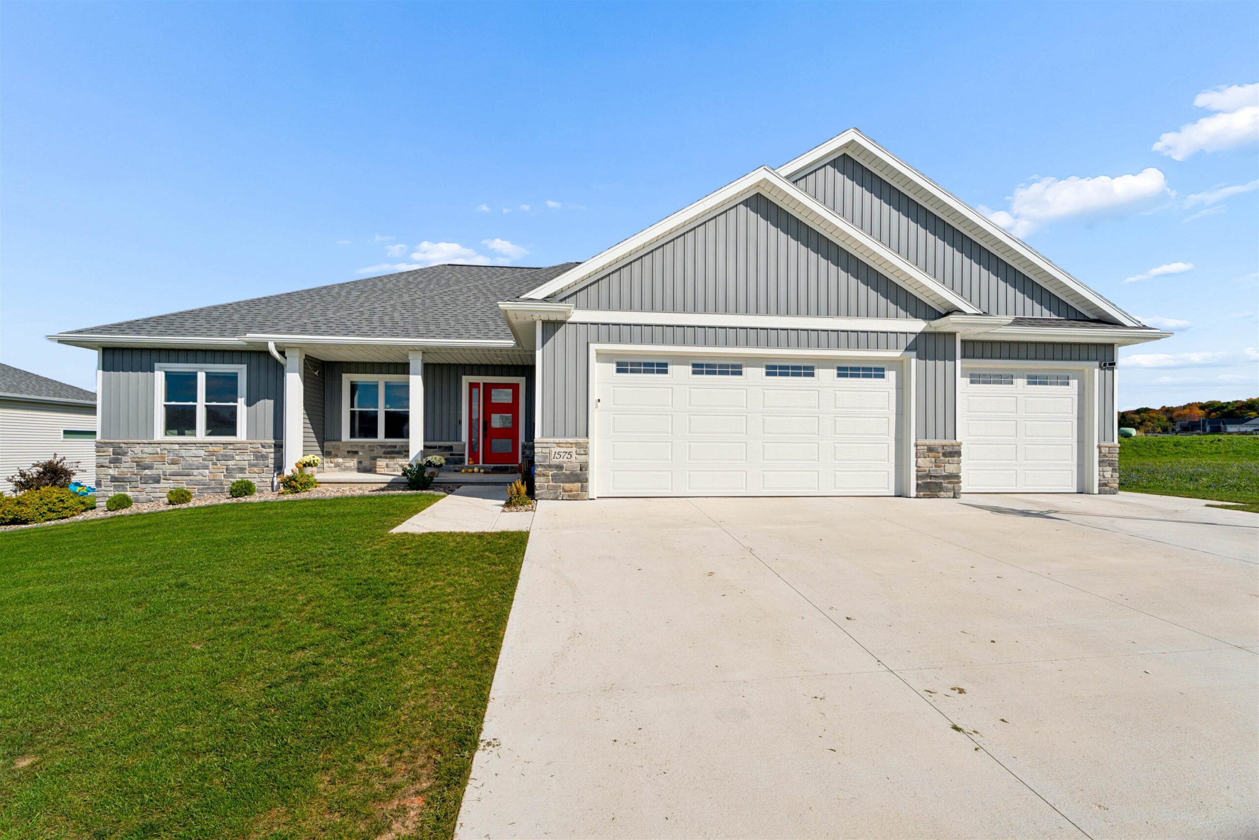 1575 BRAYDEN Lane property preview photograph