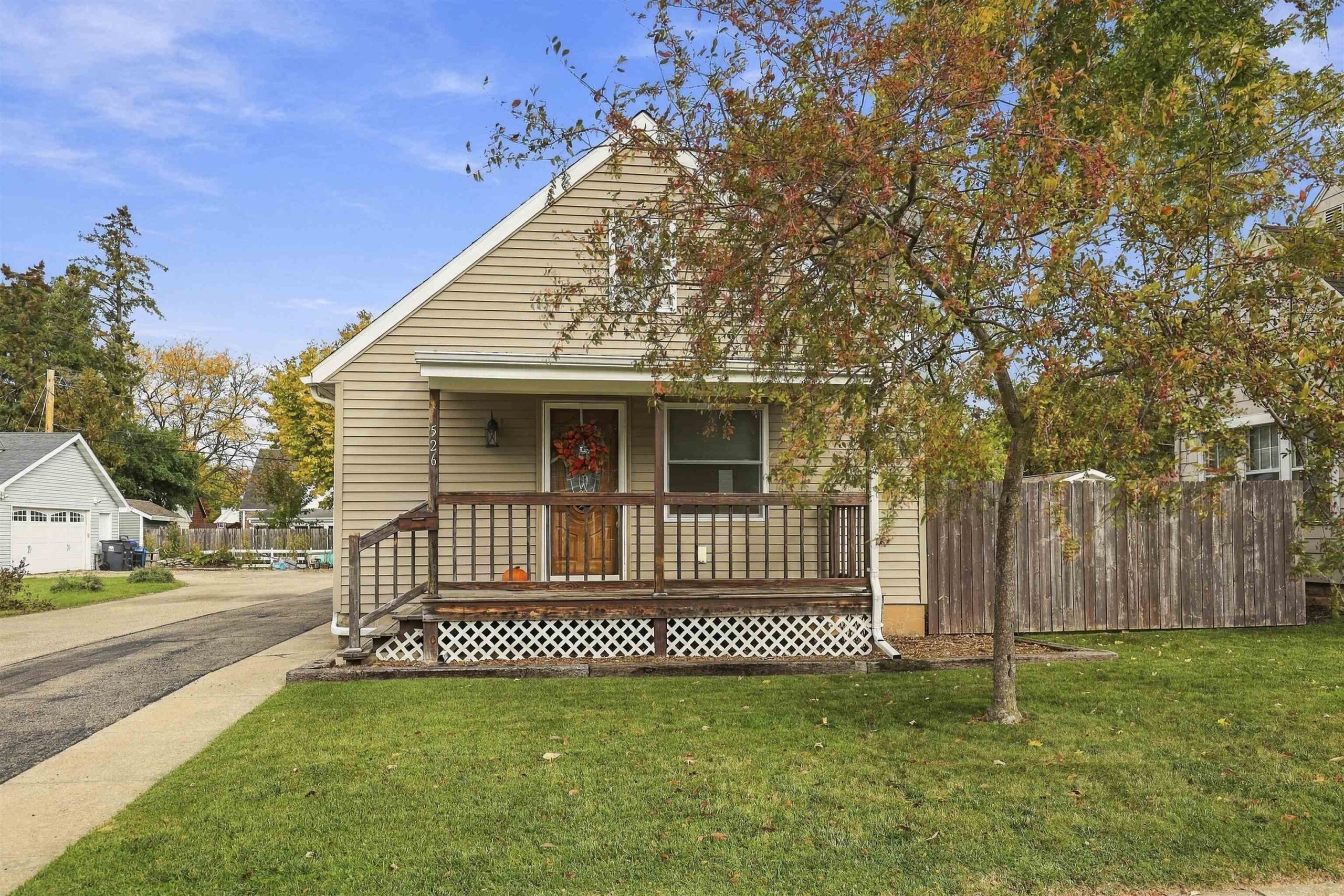526 FAIRVIEW Avenue property preview photograph