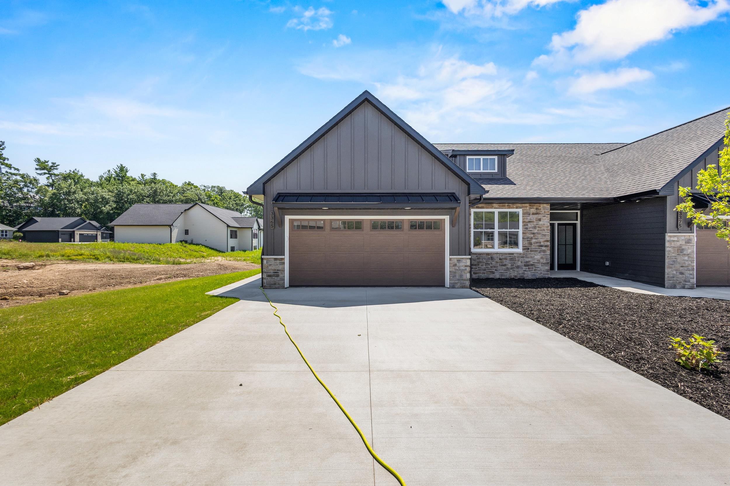 3365 SHAWANO Avenue property preview photograph