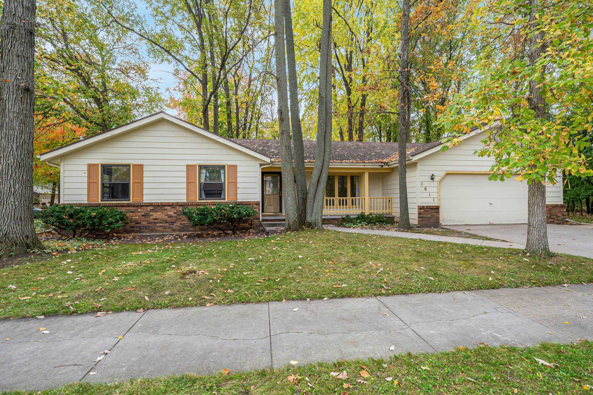 1611 E FREMONT Street property preview photograph