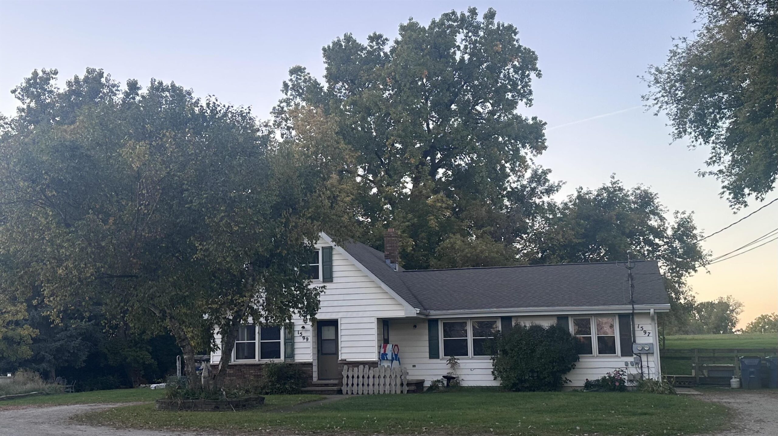 1597 OAKRIDGE Road property preview photograph