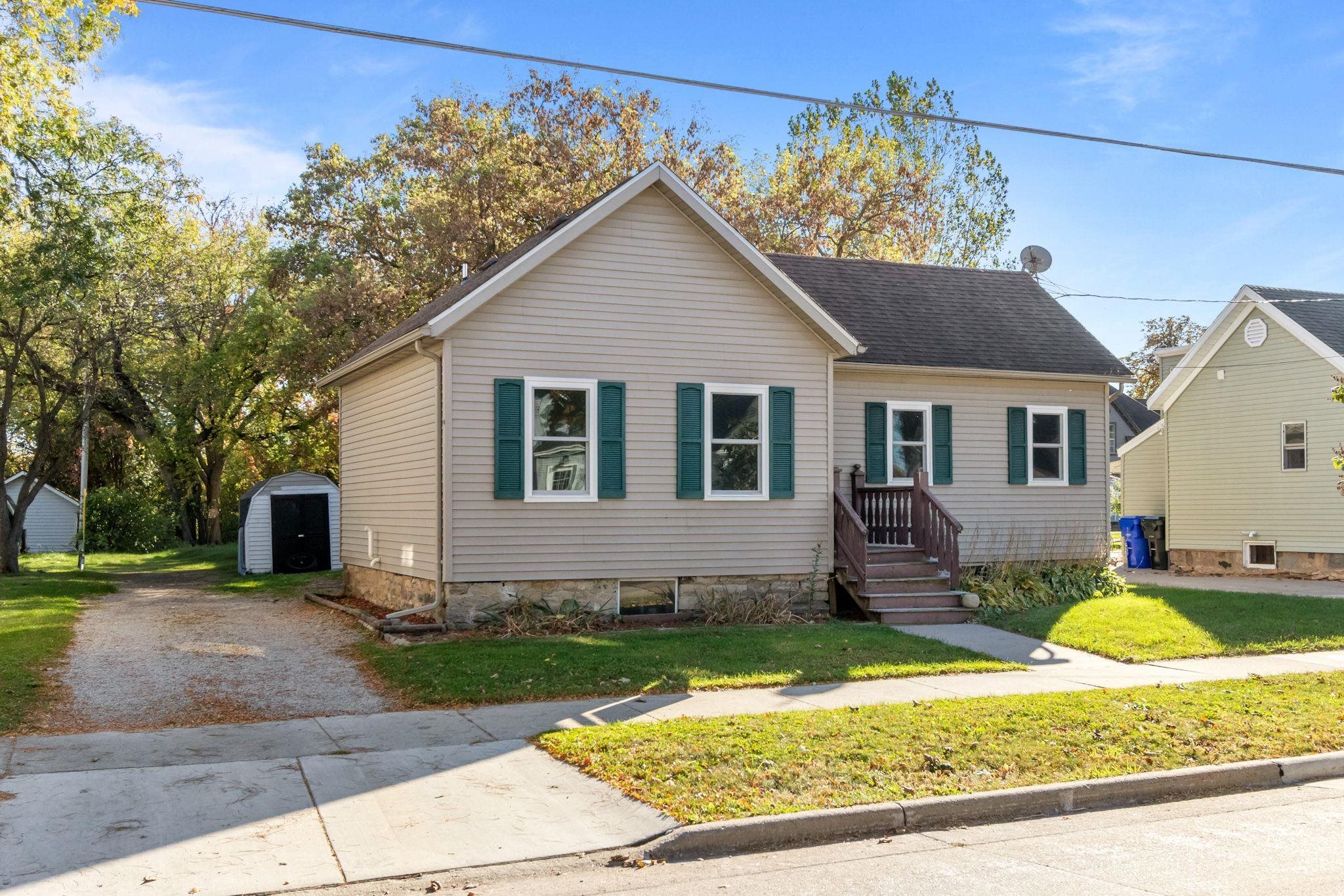 917 W FRANKLIN Street property preview photograph