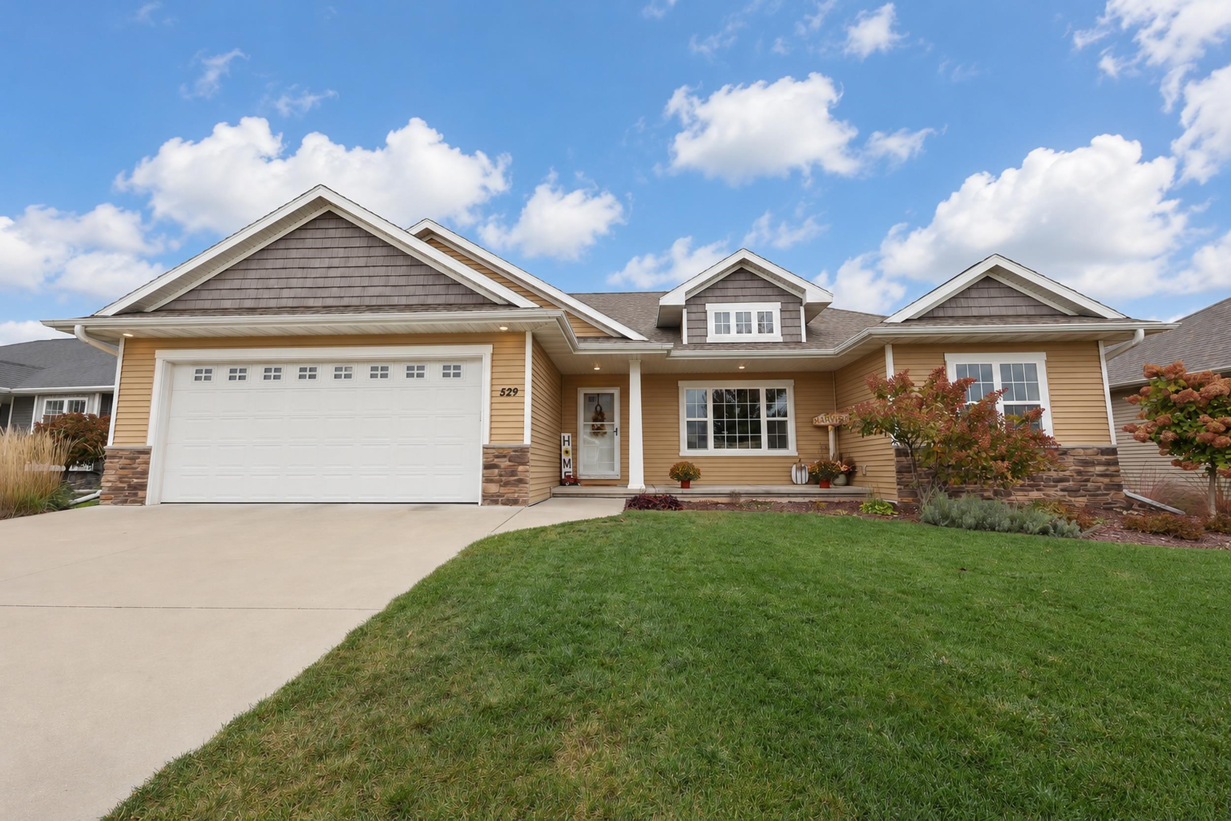 529 PEBBLESTONE Circle property preview photograph