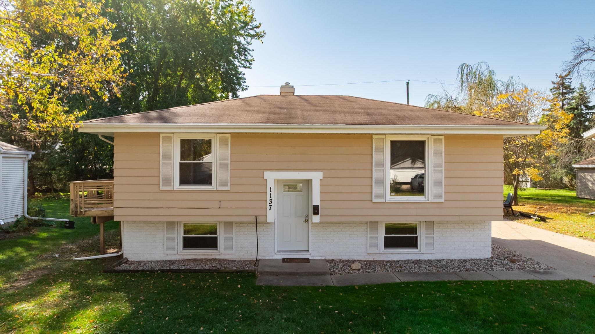 1137 W BELL Avenue property preview photograph