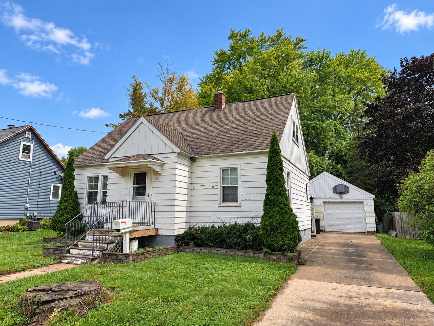 1009 GRAND Street property preview photograph