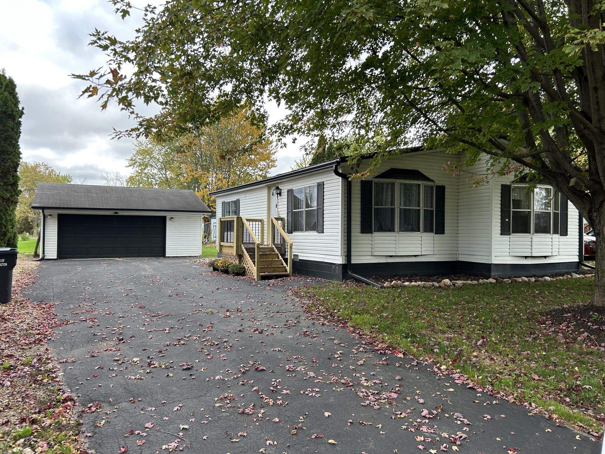N5916 DERBY Lane property preview photograph