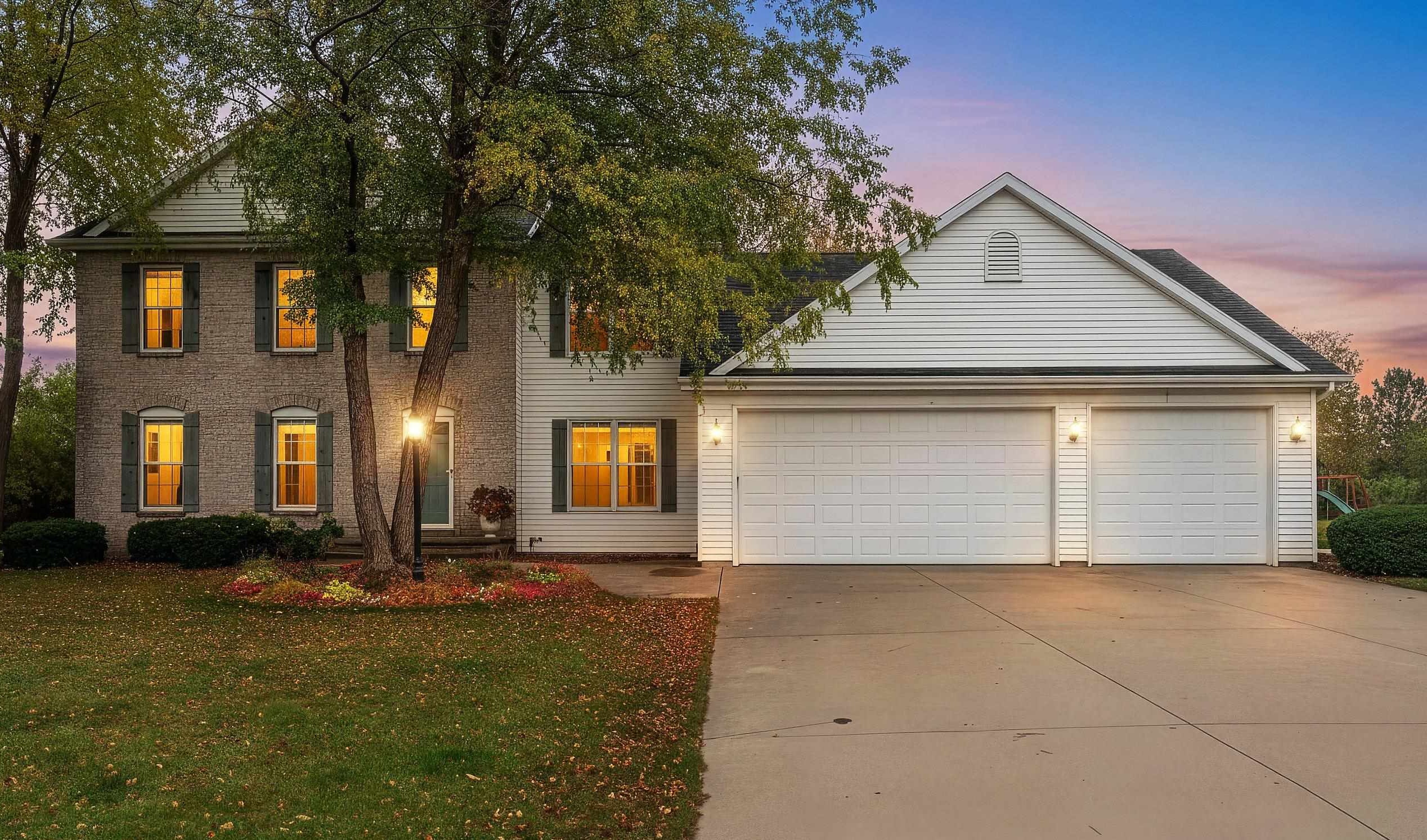 W5989 STRAWFLOWER Drive property preview photograph