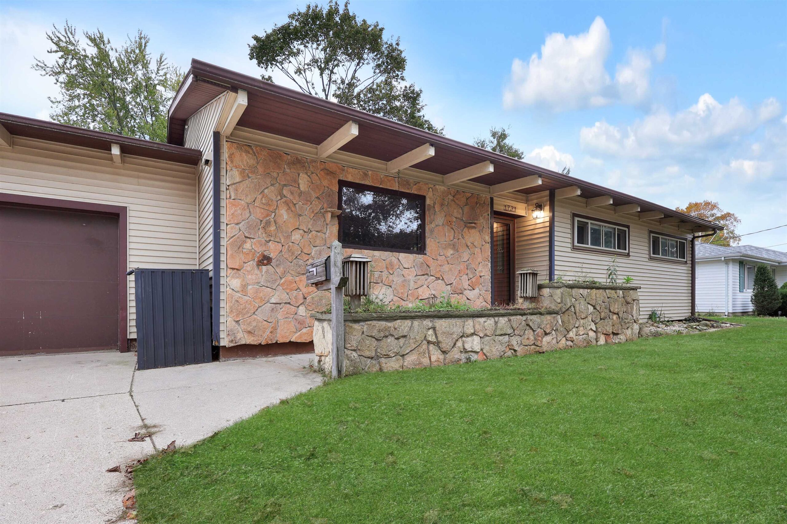 1721 30TH Street property preview photograph