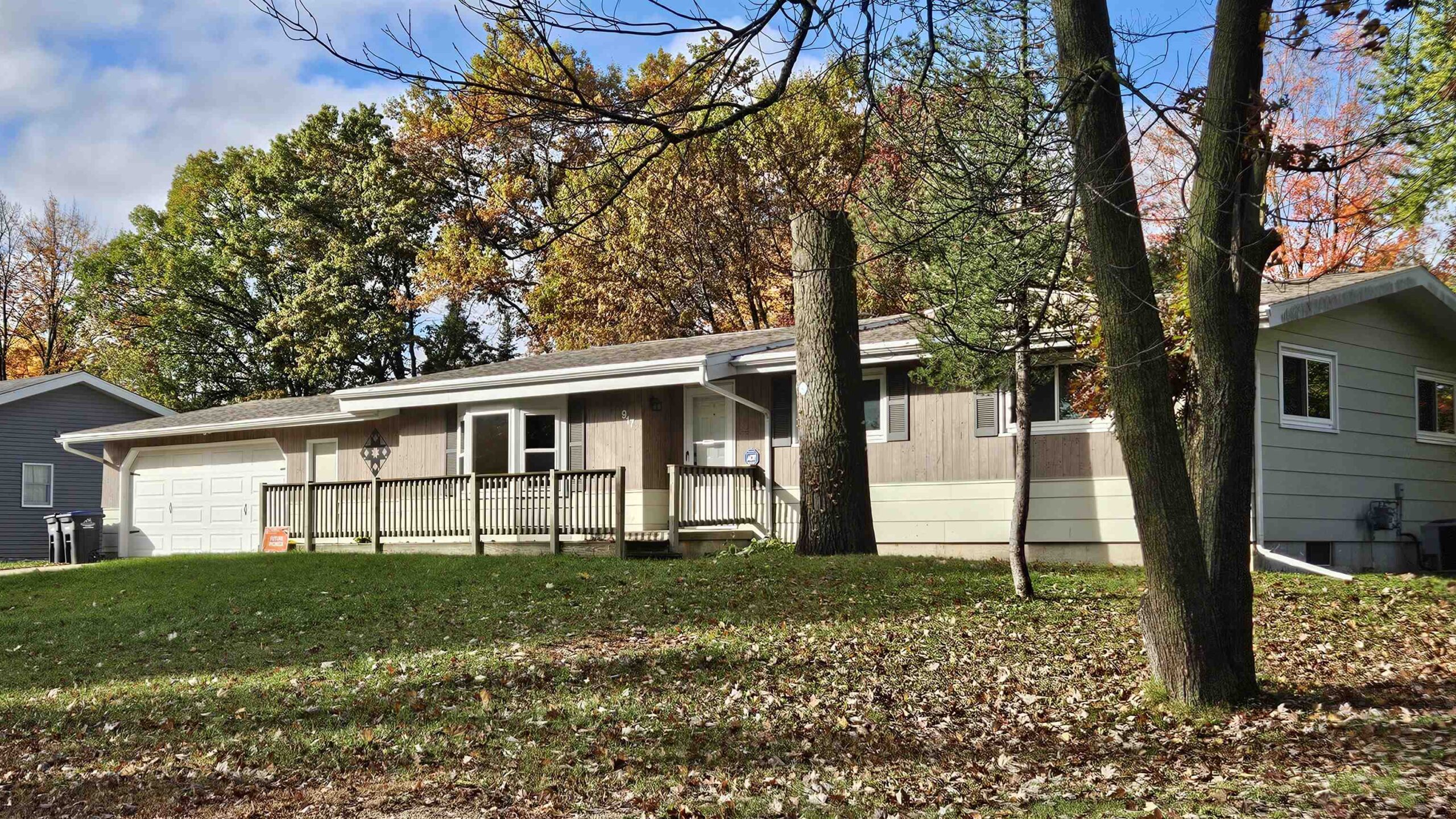 917 S PARK Street property preview photograph