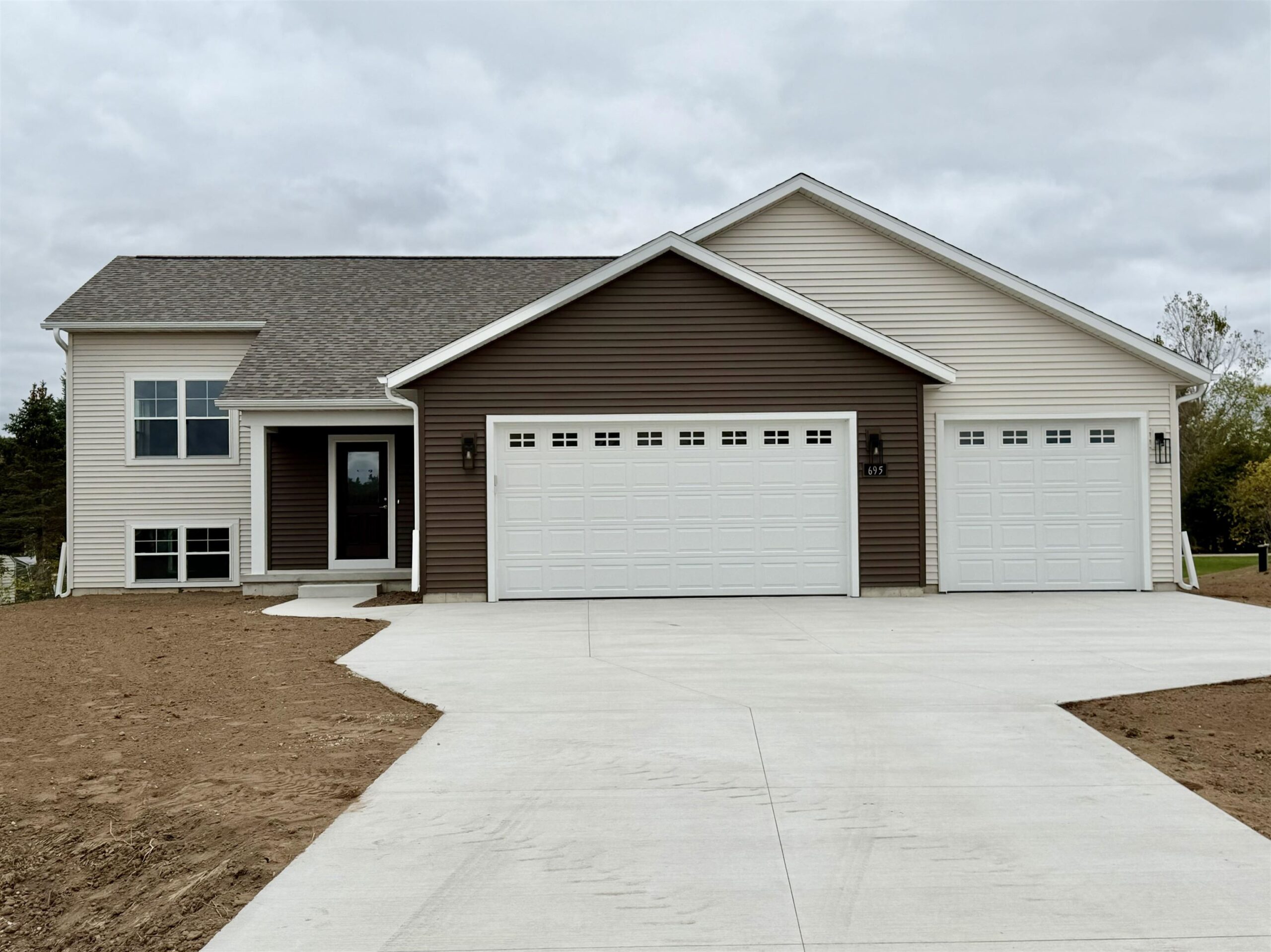695 OAK Street property preview photograph