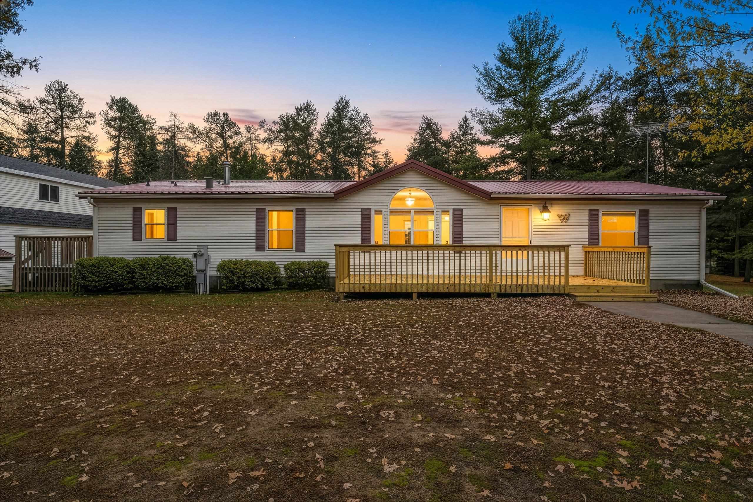 N10268 HUMMINGBIRD Lane property preview photograph