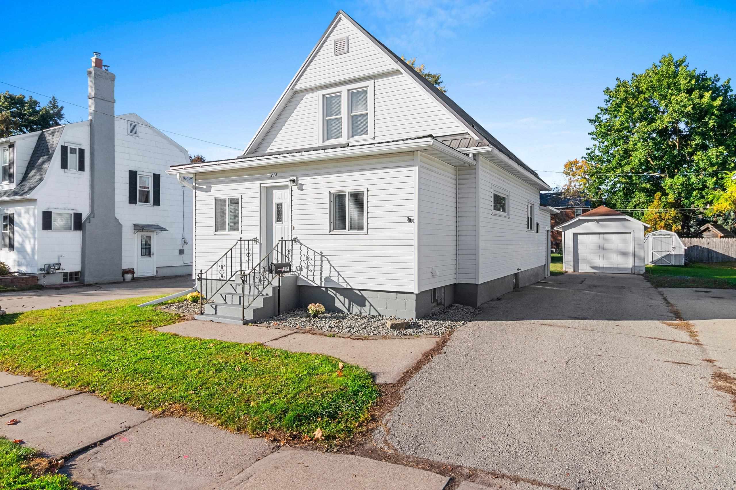 215 W QUINCY Street property preview photograph