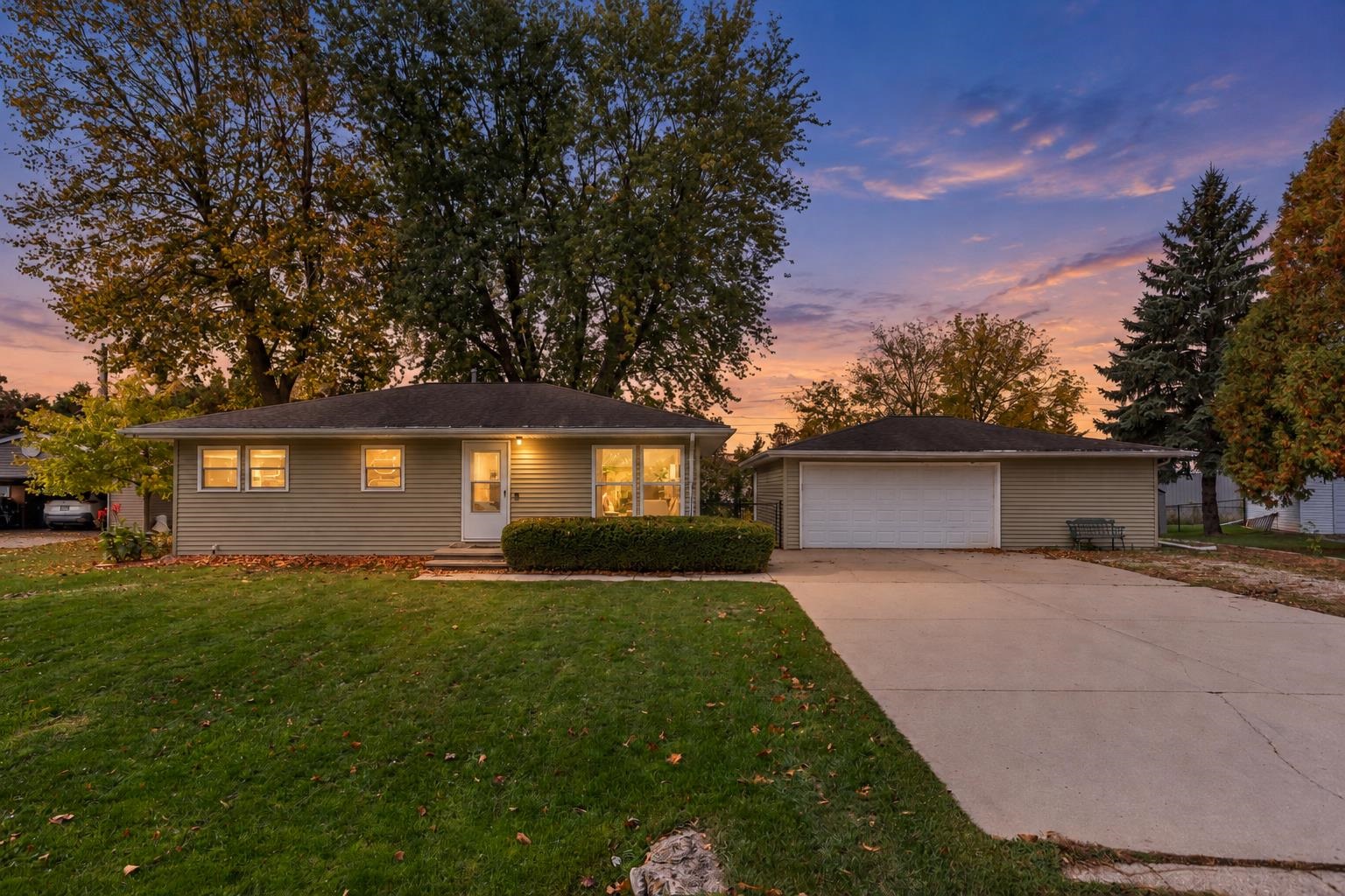 1487 DEERWOOD Drive property preview photograph