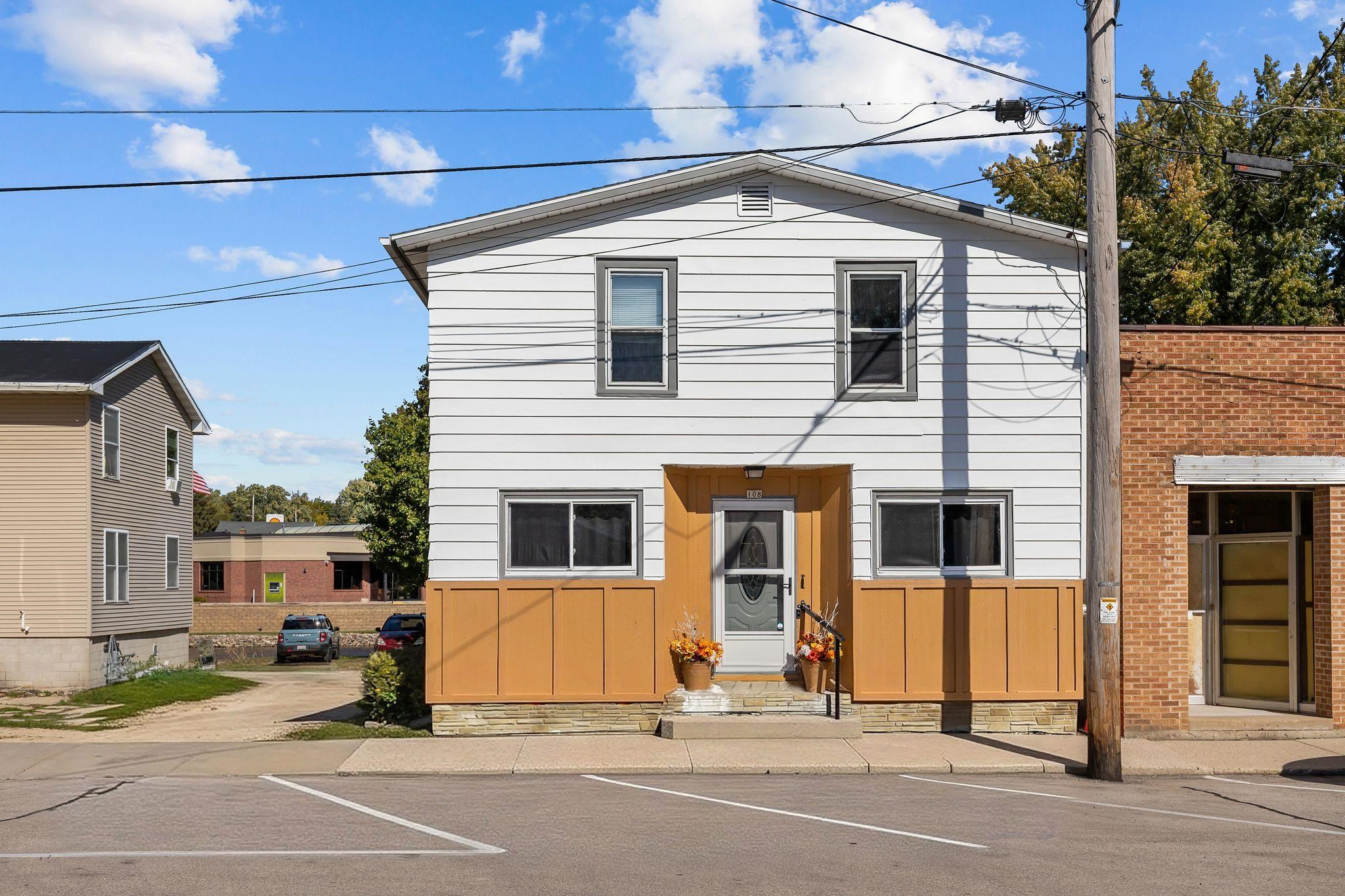108 E ROCK RIVER Street property preview photograph