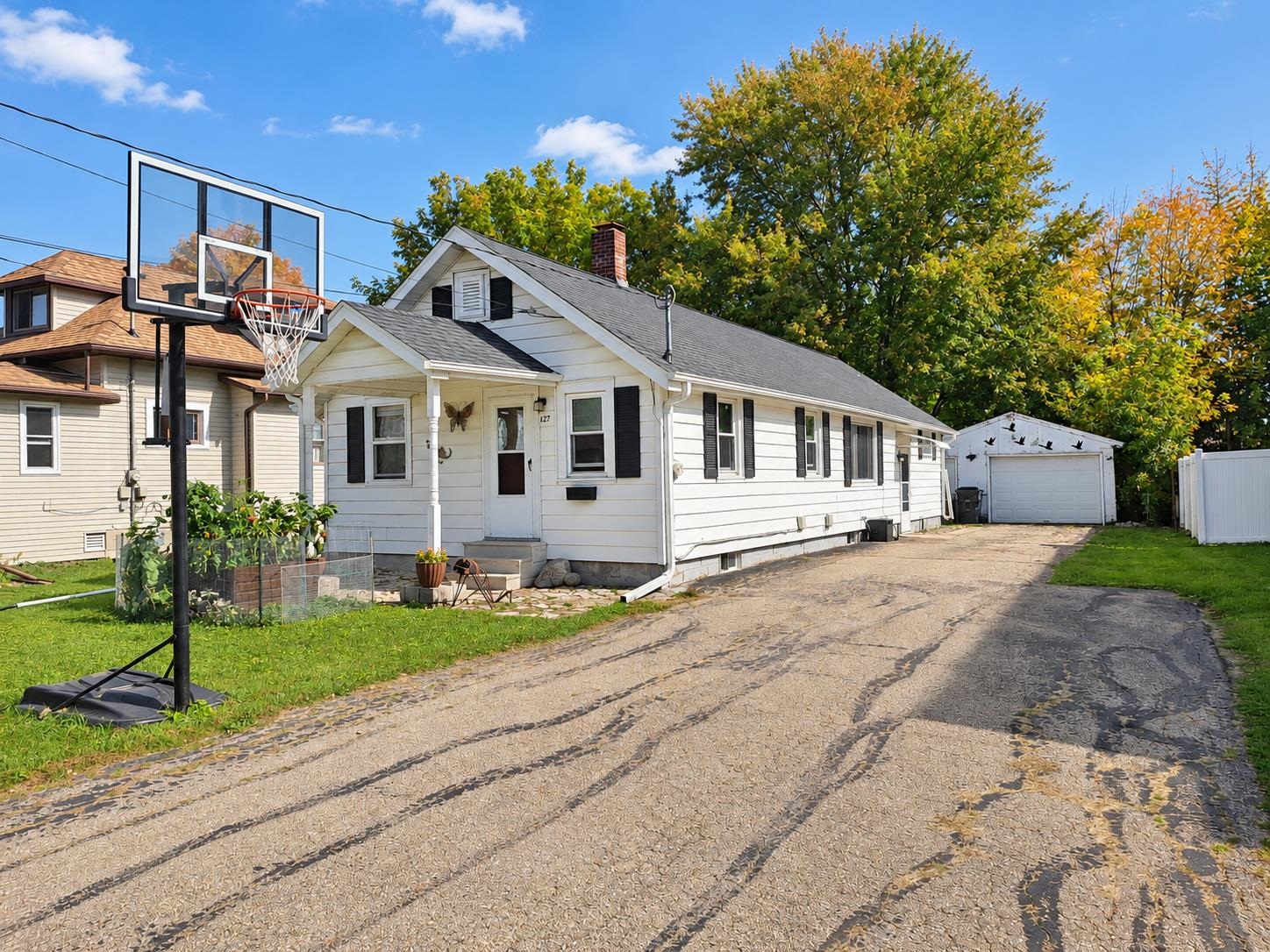 127 PLUMMER Avenue property preview photograph