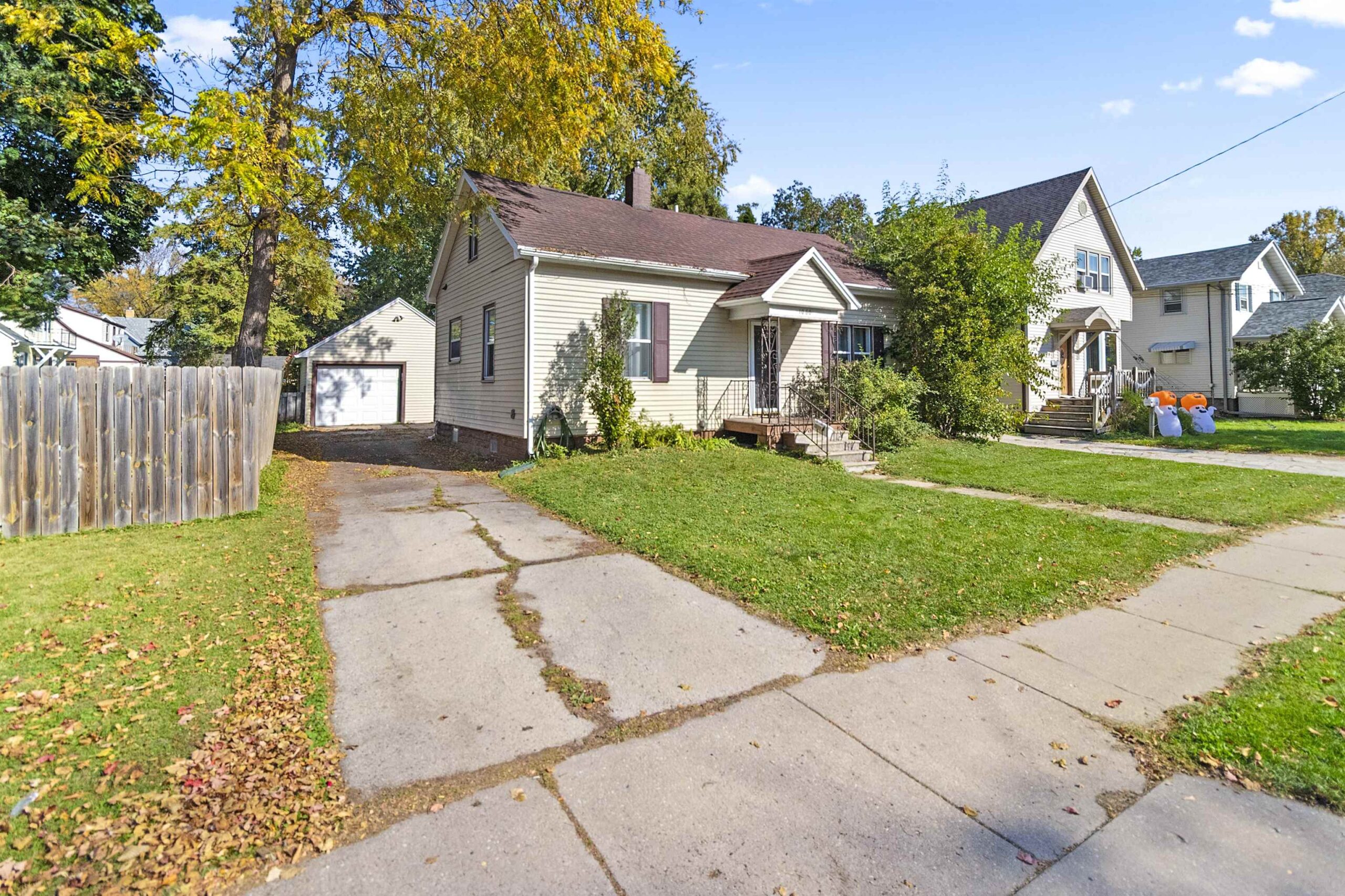 1060 DOUSMAN Street property preview photograph