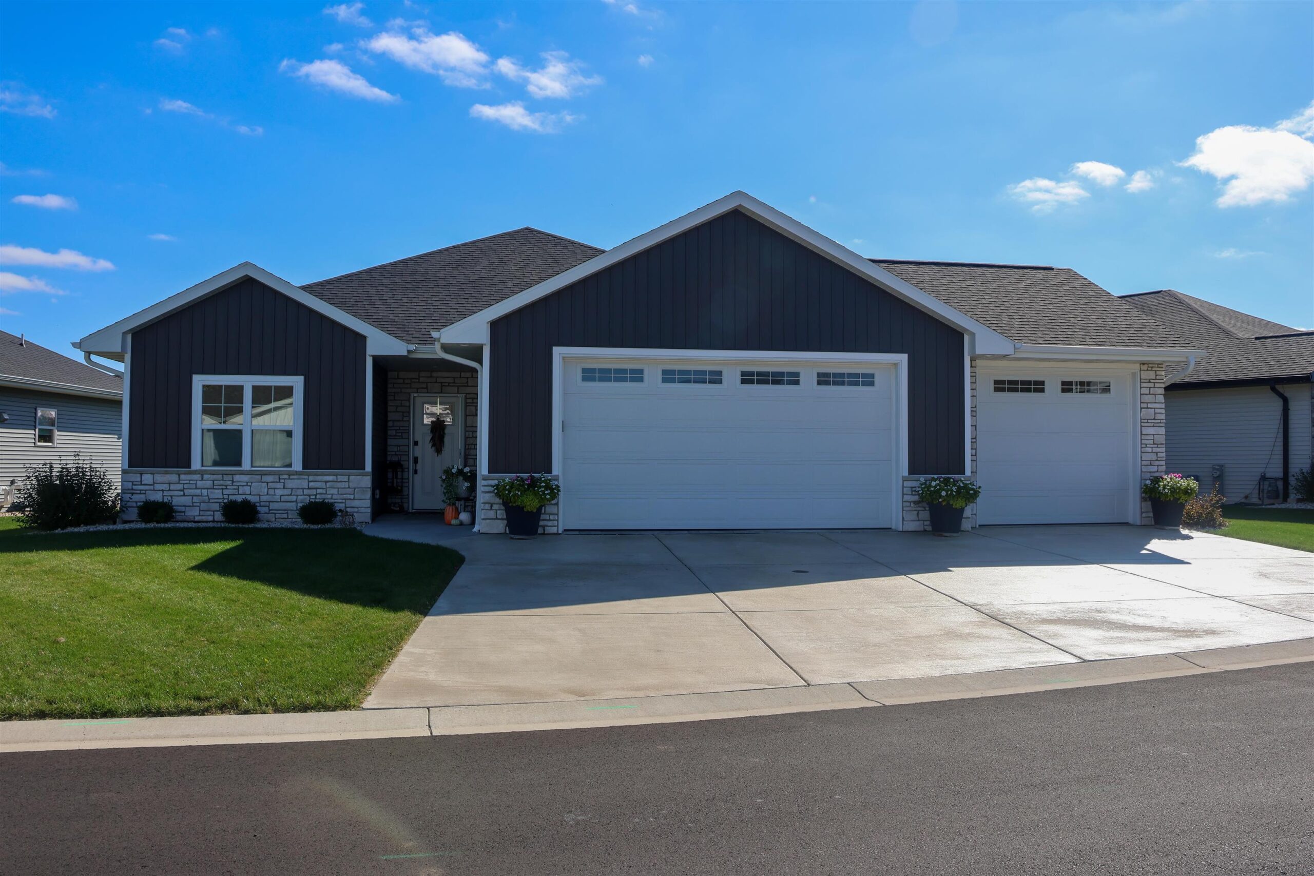 1266 AUTUMN FIELD Lane property preview photograph