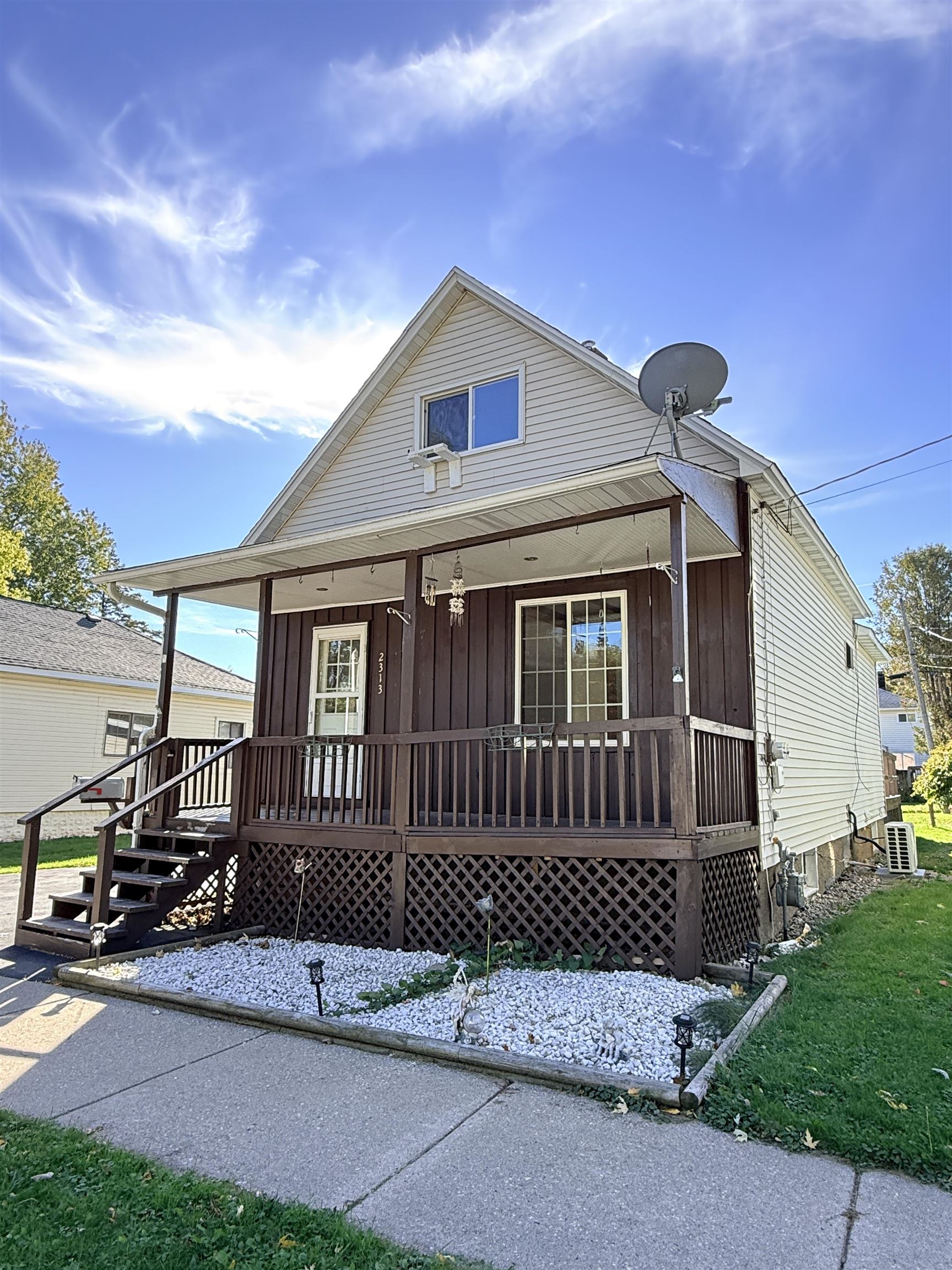 2313 THOMAS Street property preview photograph