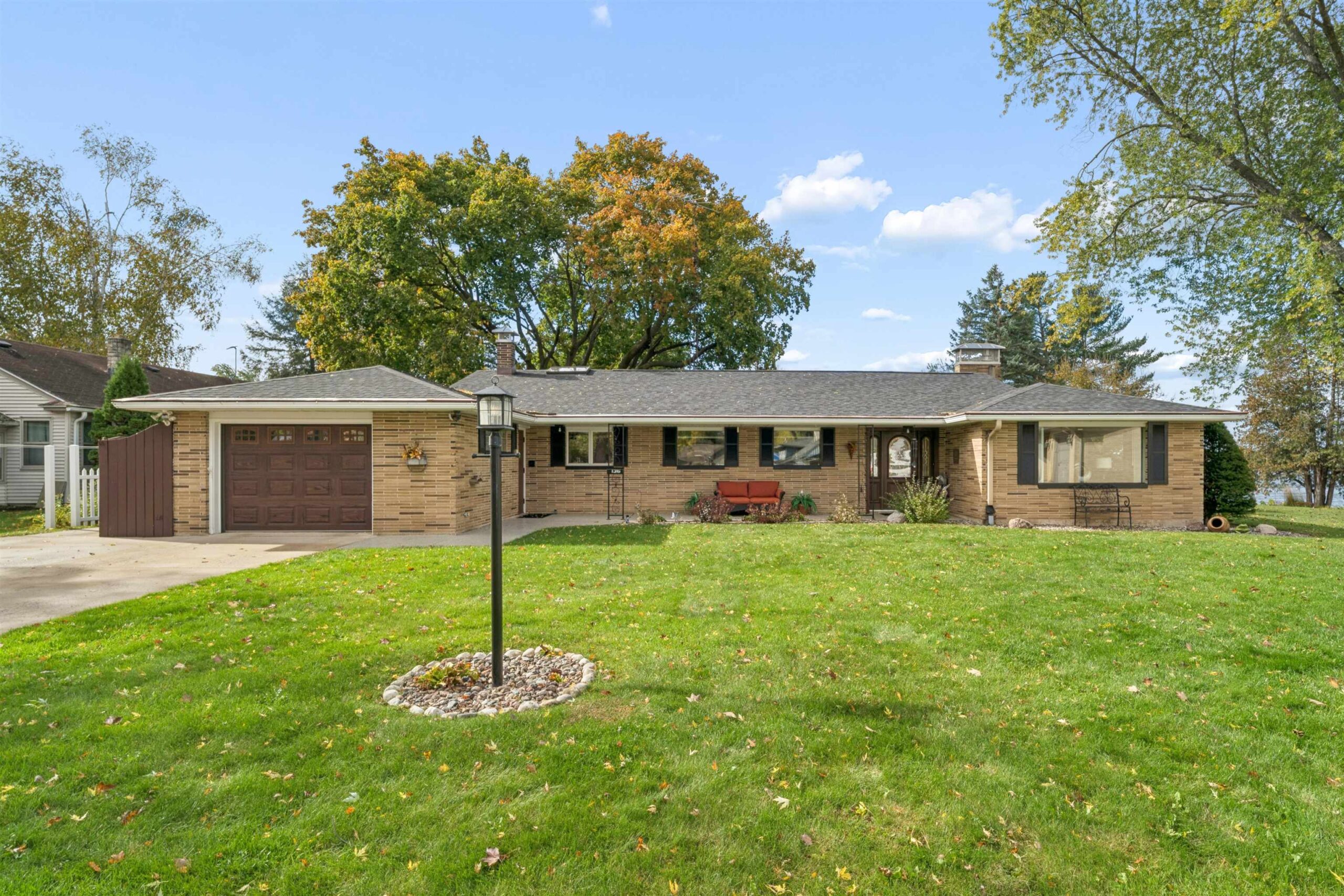 136 CIRCLE Drive property preview photograph