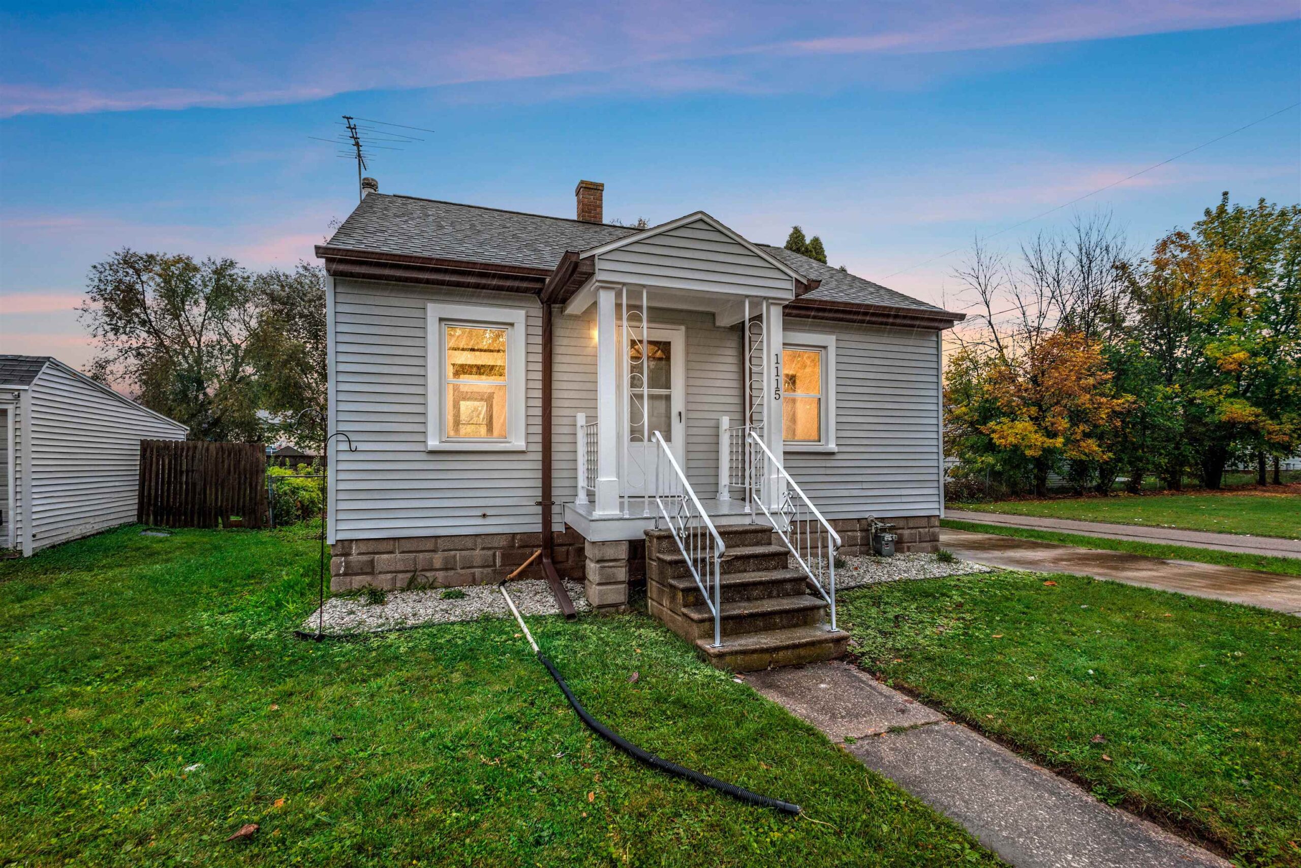 1115 ST GEORGE Street property preview photograph