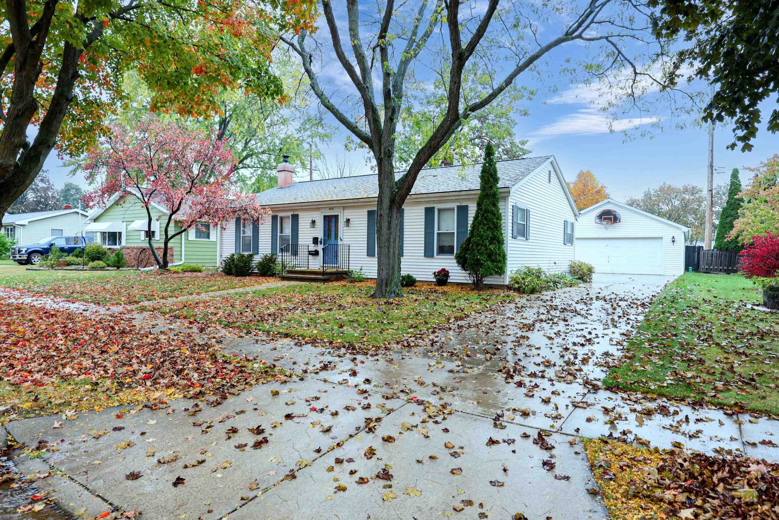 930 W LINDBERGH Street property preview photograph