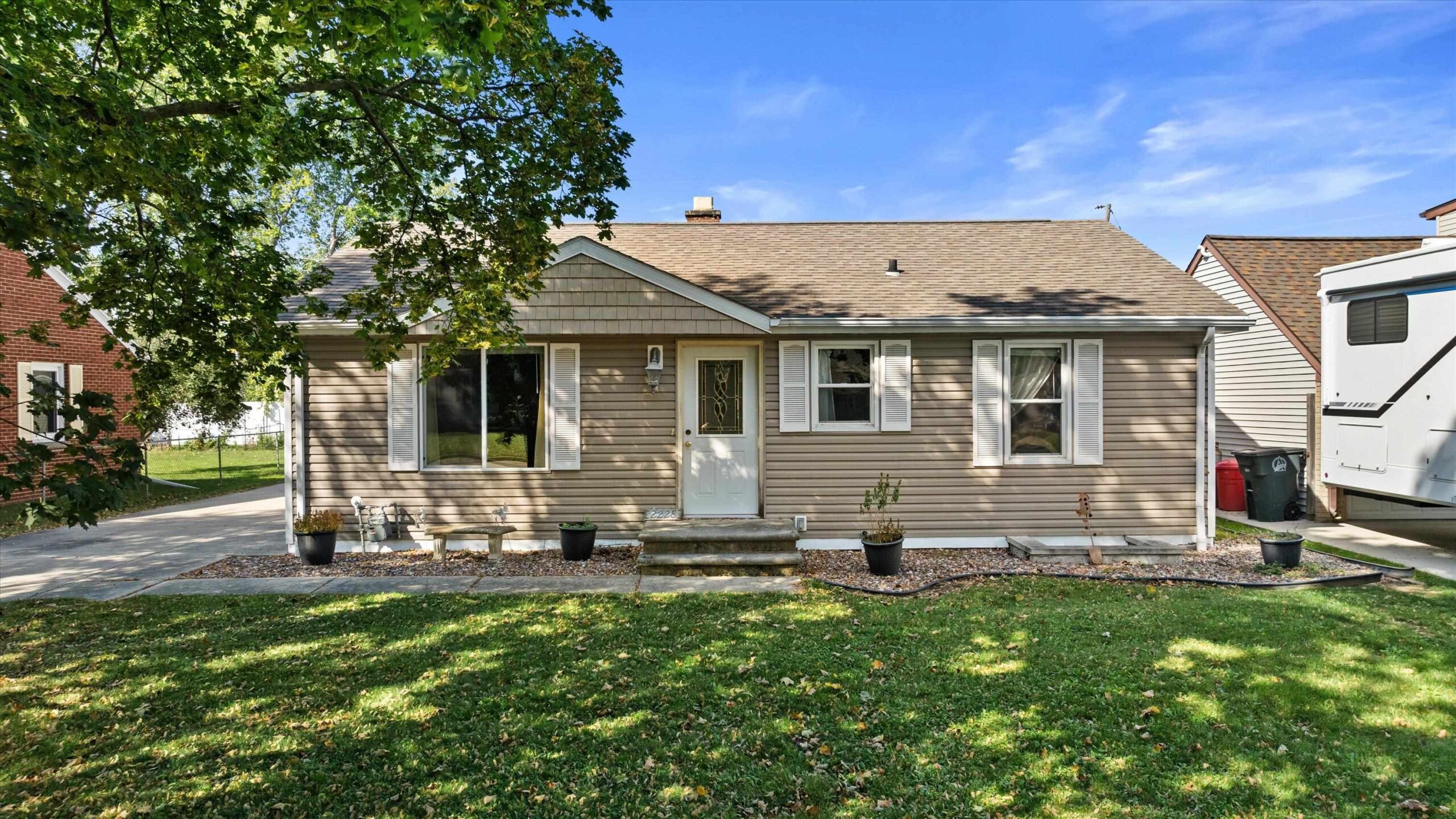 2228 MAGNOLIA Lane property preview photograph