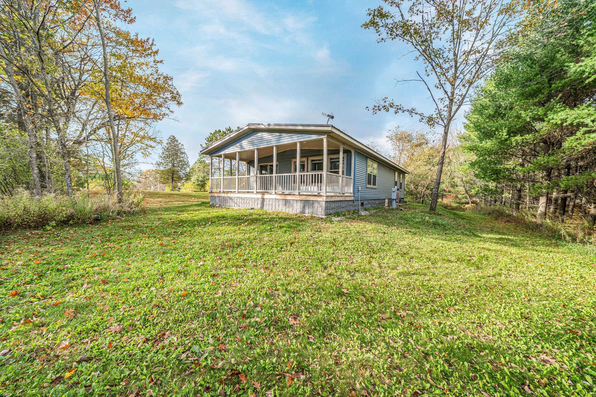 N8108 HUNTINGTON Road property preview photograph
